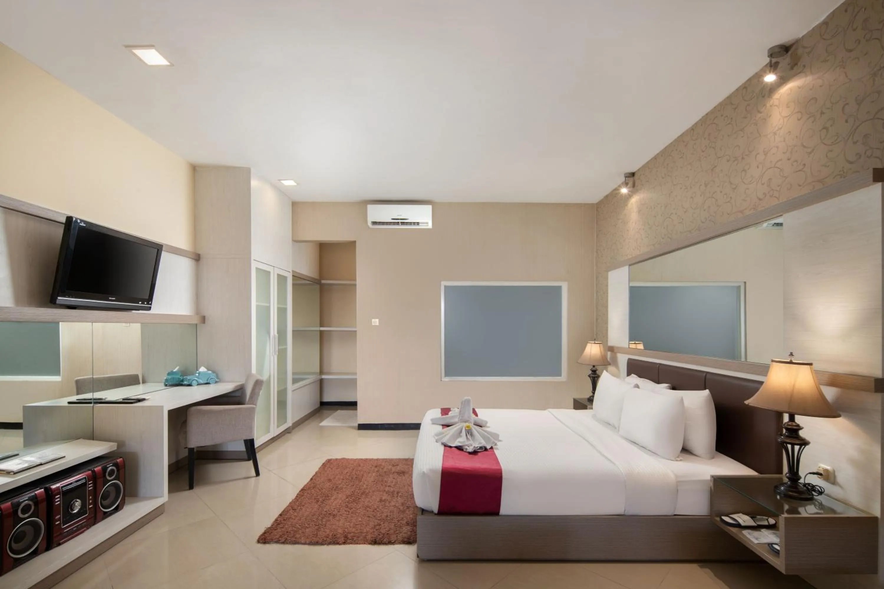 Bedroom, Bed in Royal Hotel and Villas Trawas
