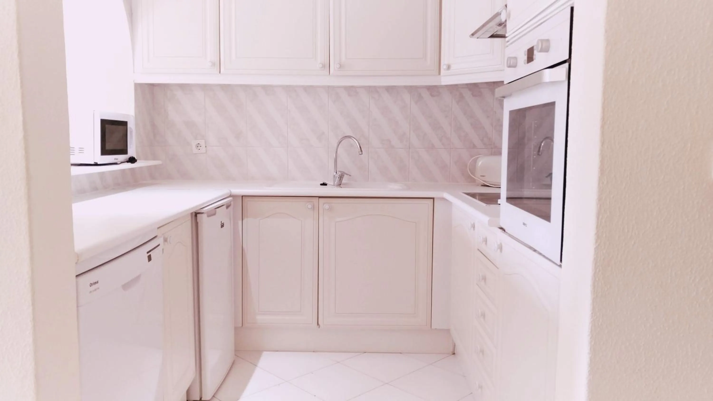 Kitchen or kitchenette in Ondamar Hotel Apartamentos