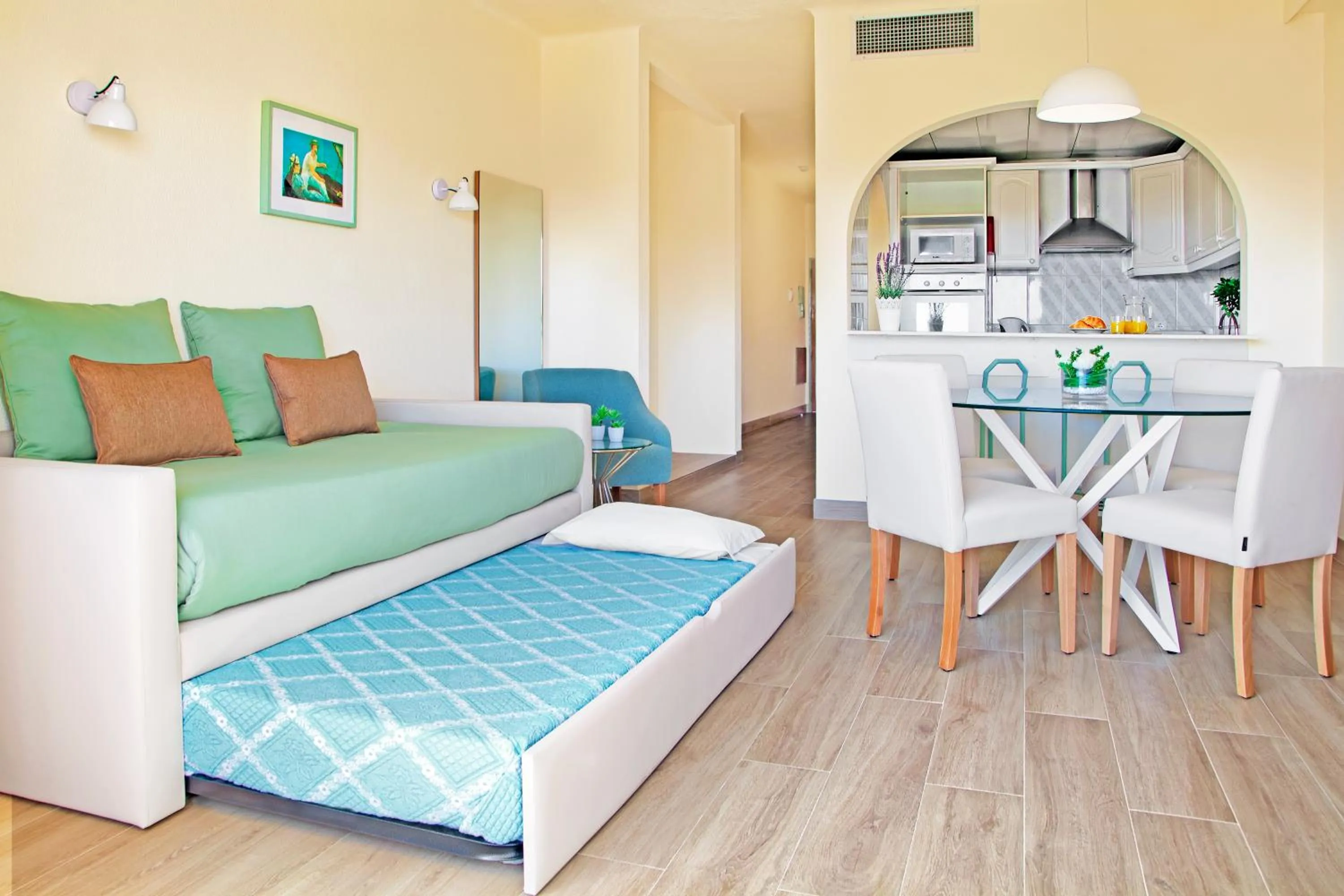 Communal lounge/ TV room, Bed in Ondamar Hotel Apartamentos