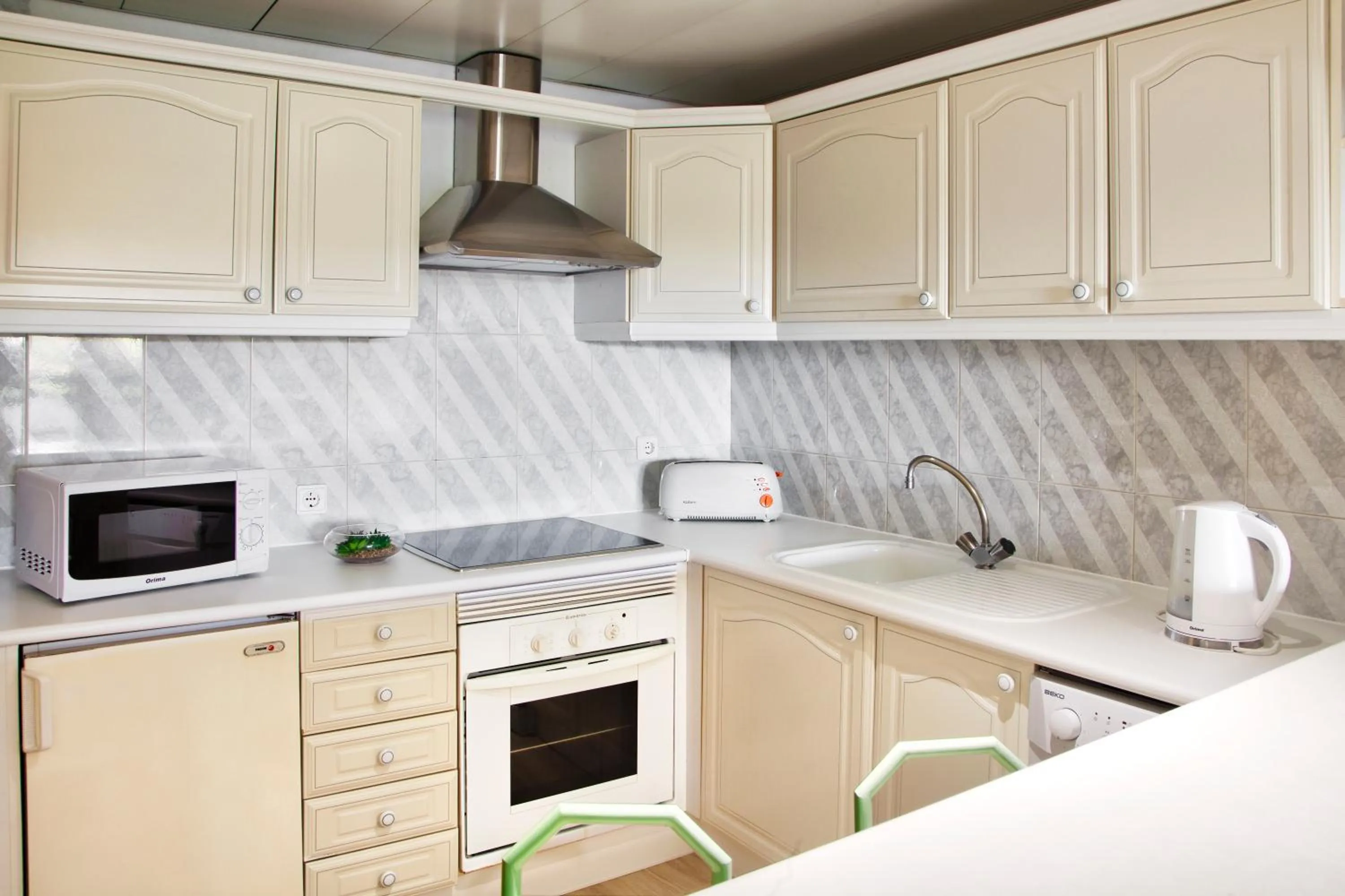 Kitchen or kitchenette in Ondamar Hotel Apartamentos