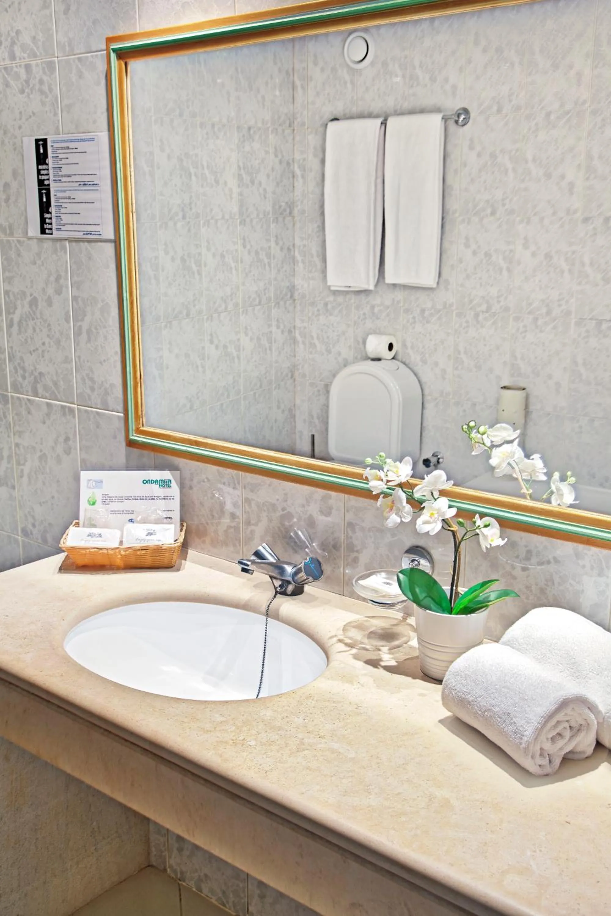 Bathroom in Ondamar Hotel Apartamentos