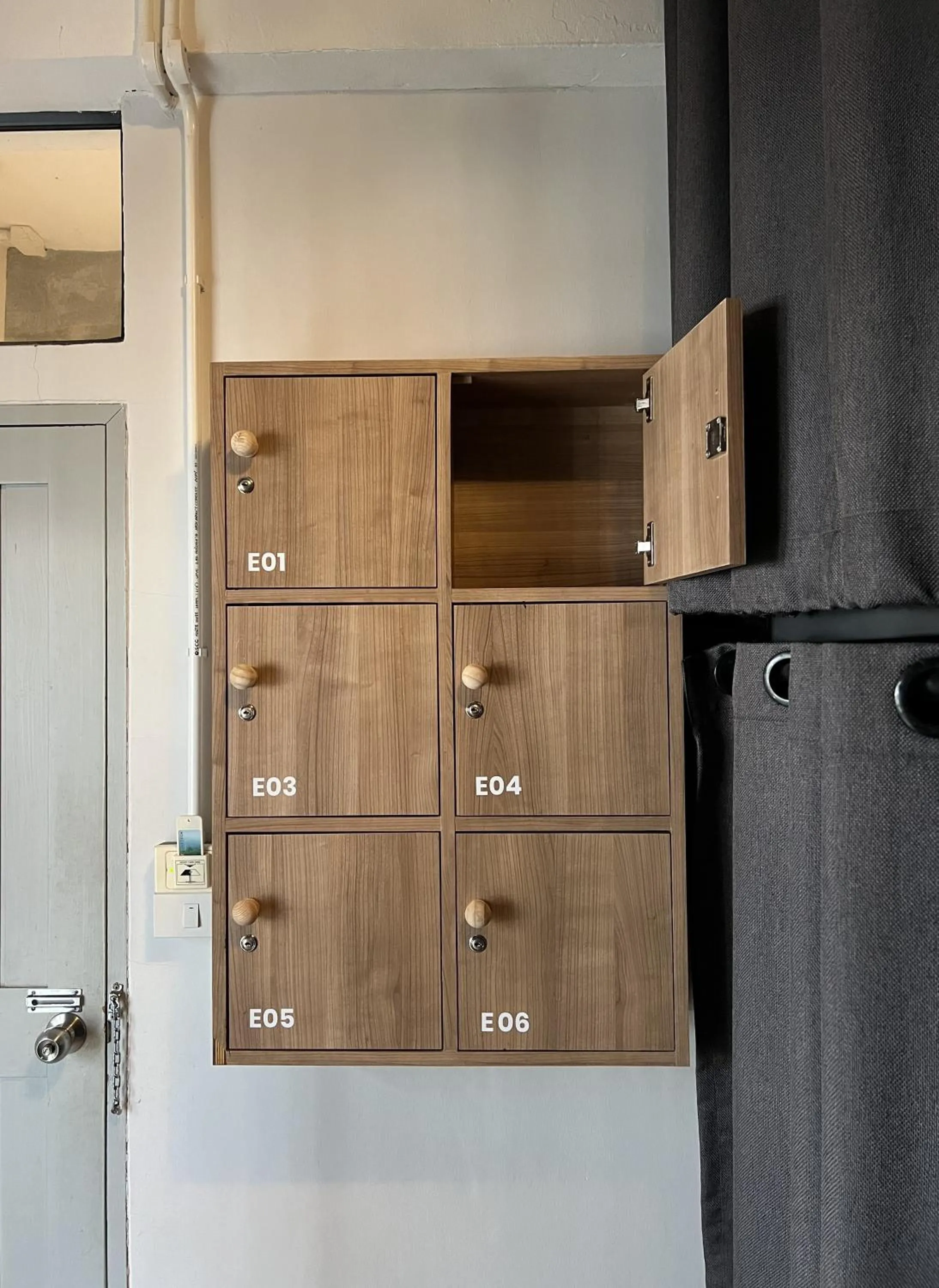 locker in Hobnob Hostel