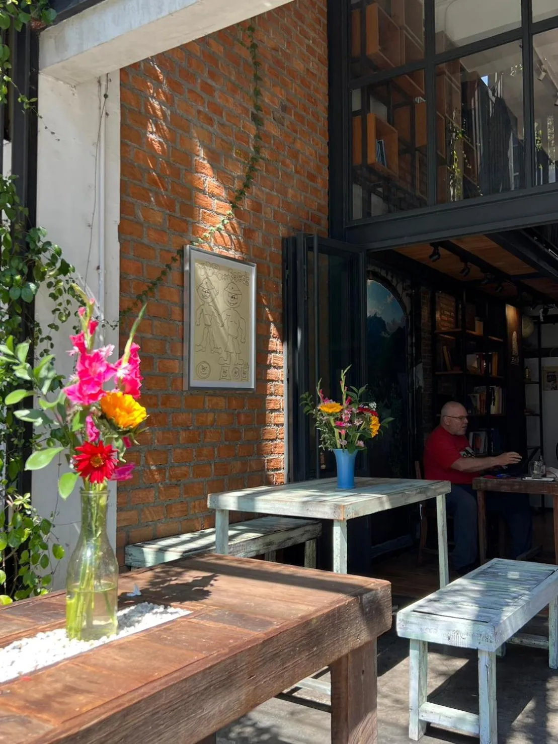 Restaurant/places to eat in Hobnob Hostel