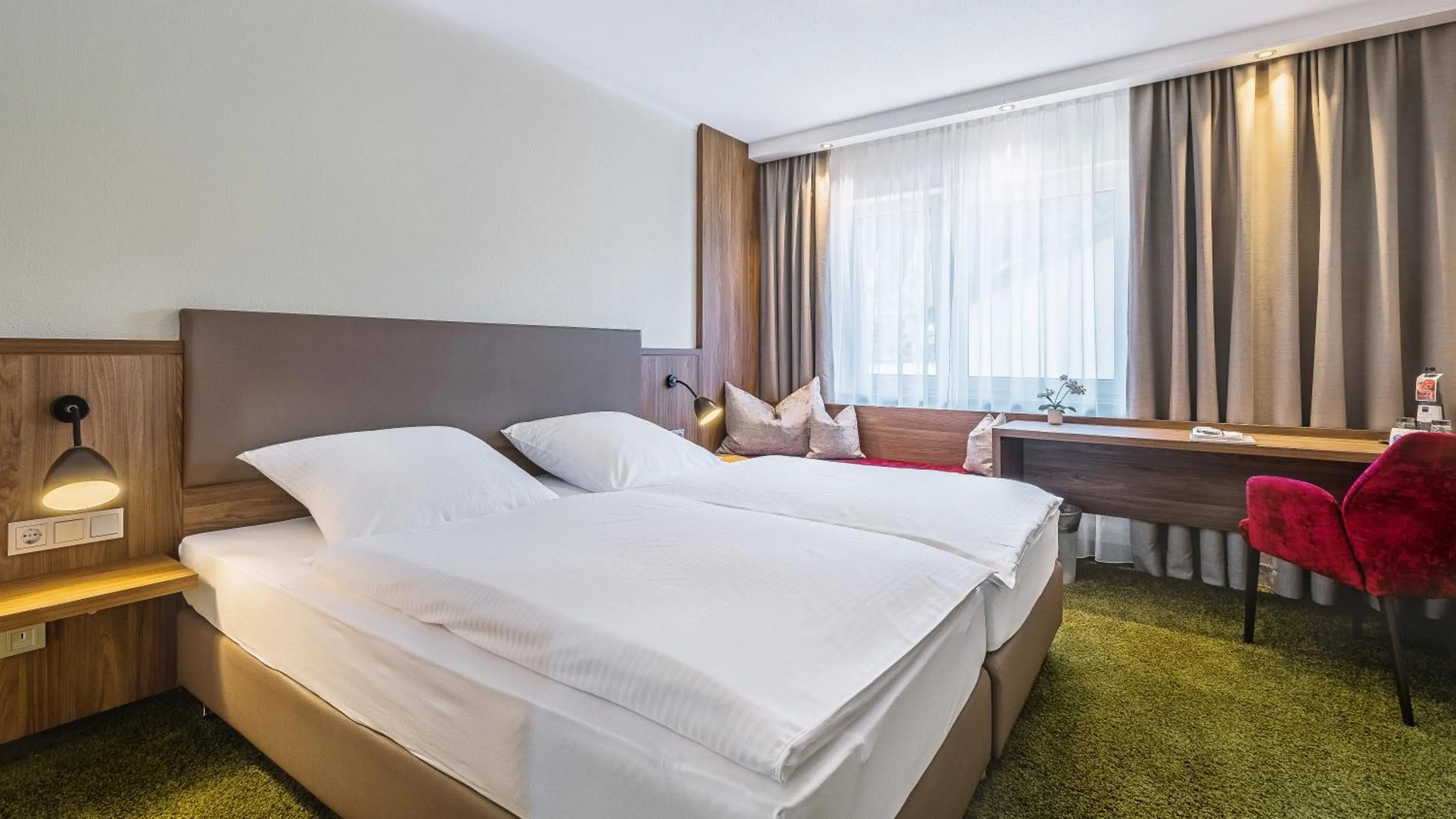 Photo of the whole room, Bed in Dorint Parkhotel Siegen