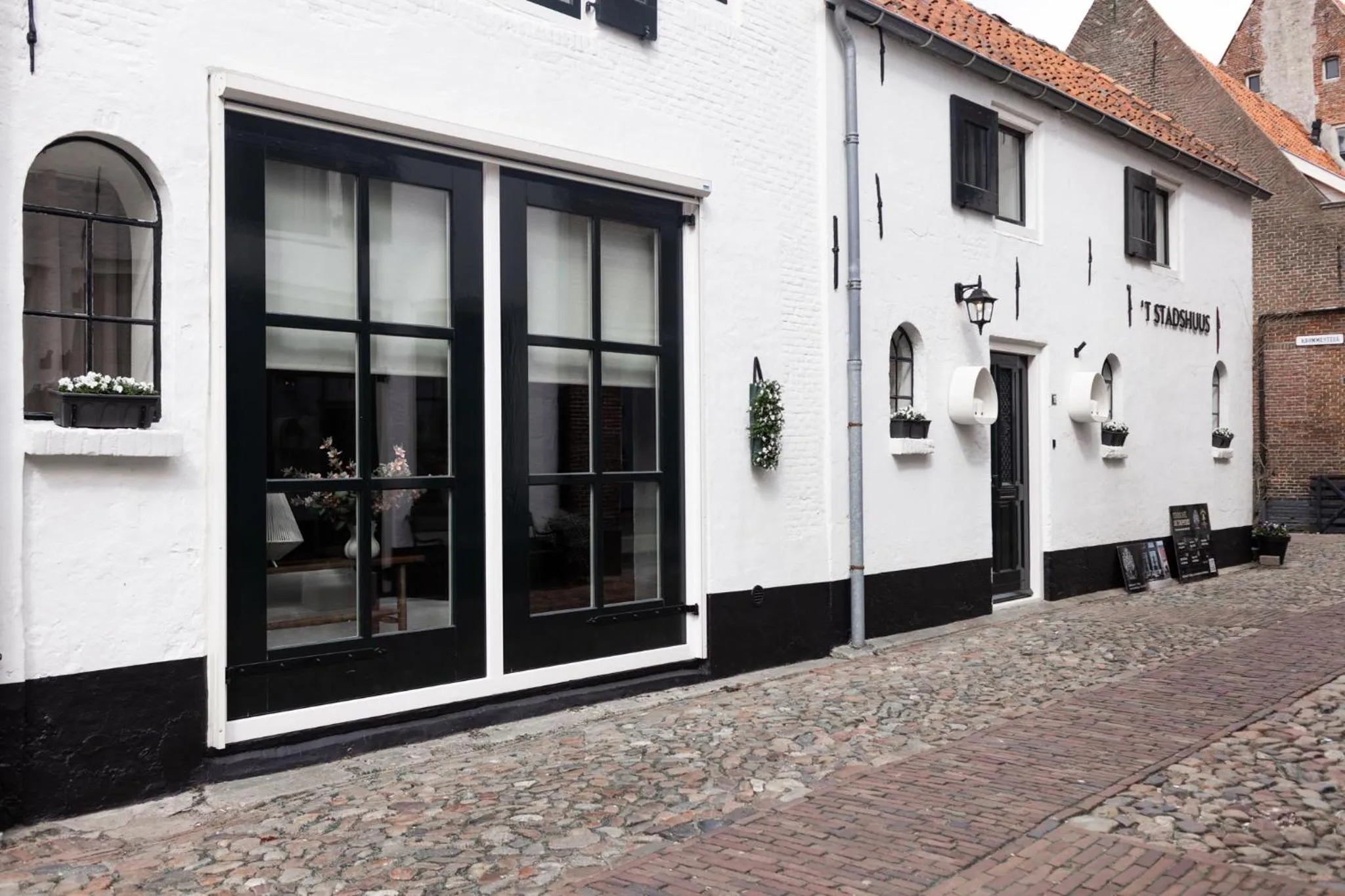 Property building in Boutique Hotel Elburg met Tapperij