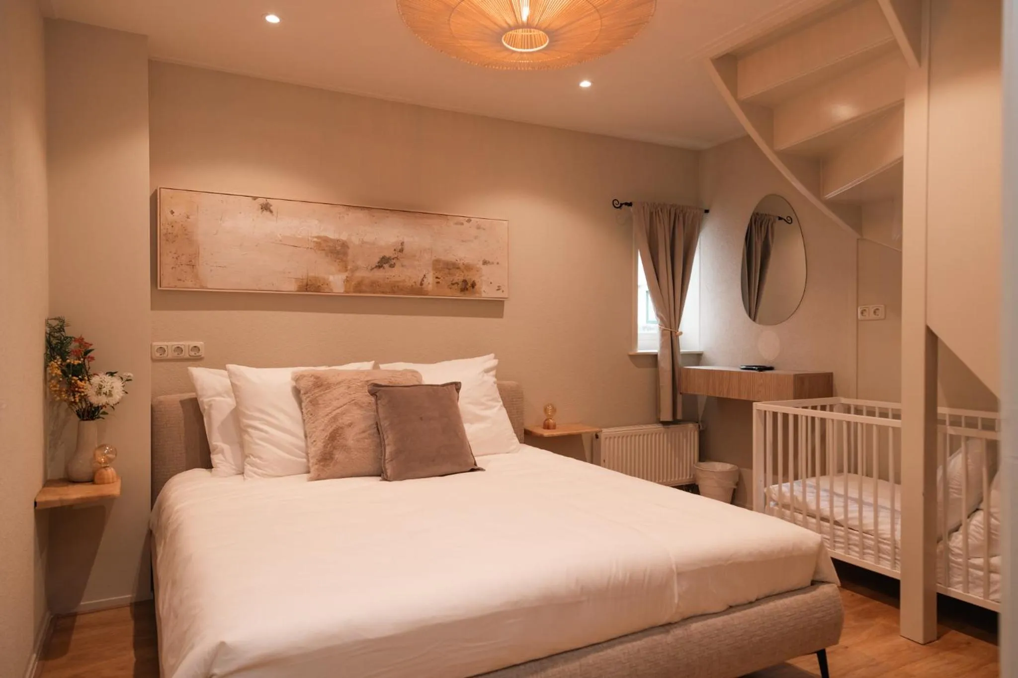 Family, Bed in Boutique Hotel Elburg met Tapperij