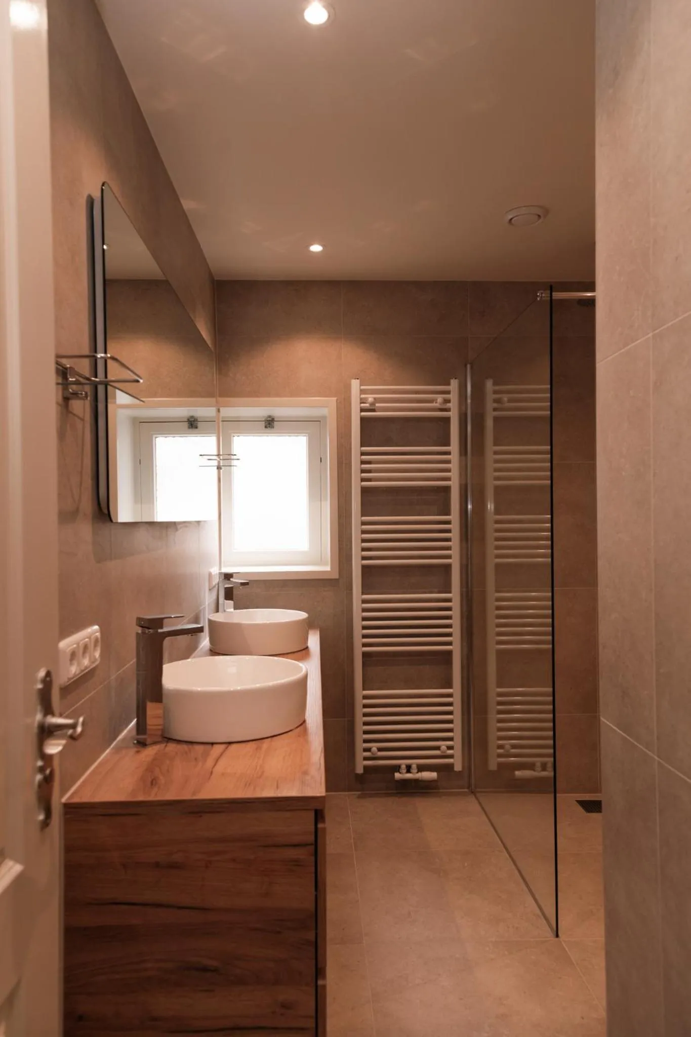 Bathroom in Boutique Hotel Elburg met Tapperij