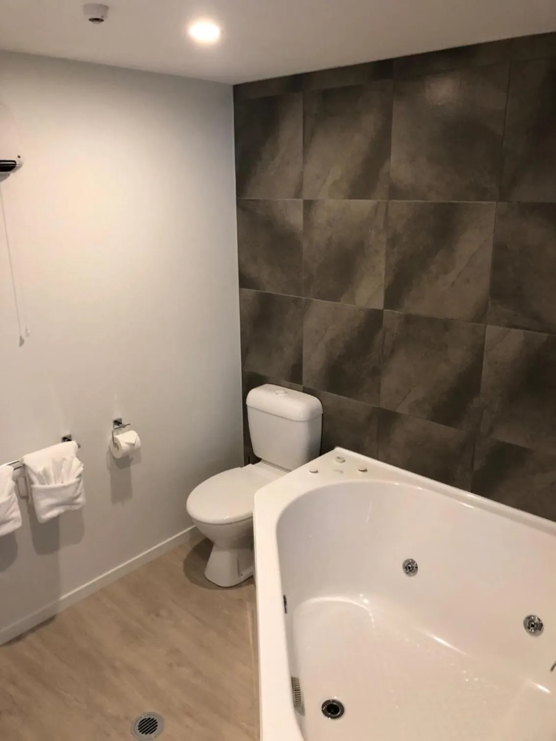 Property building in Baycourt Lakefront Motel