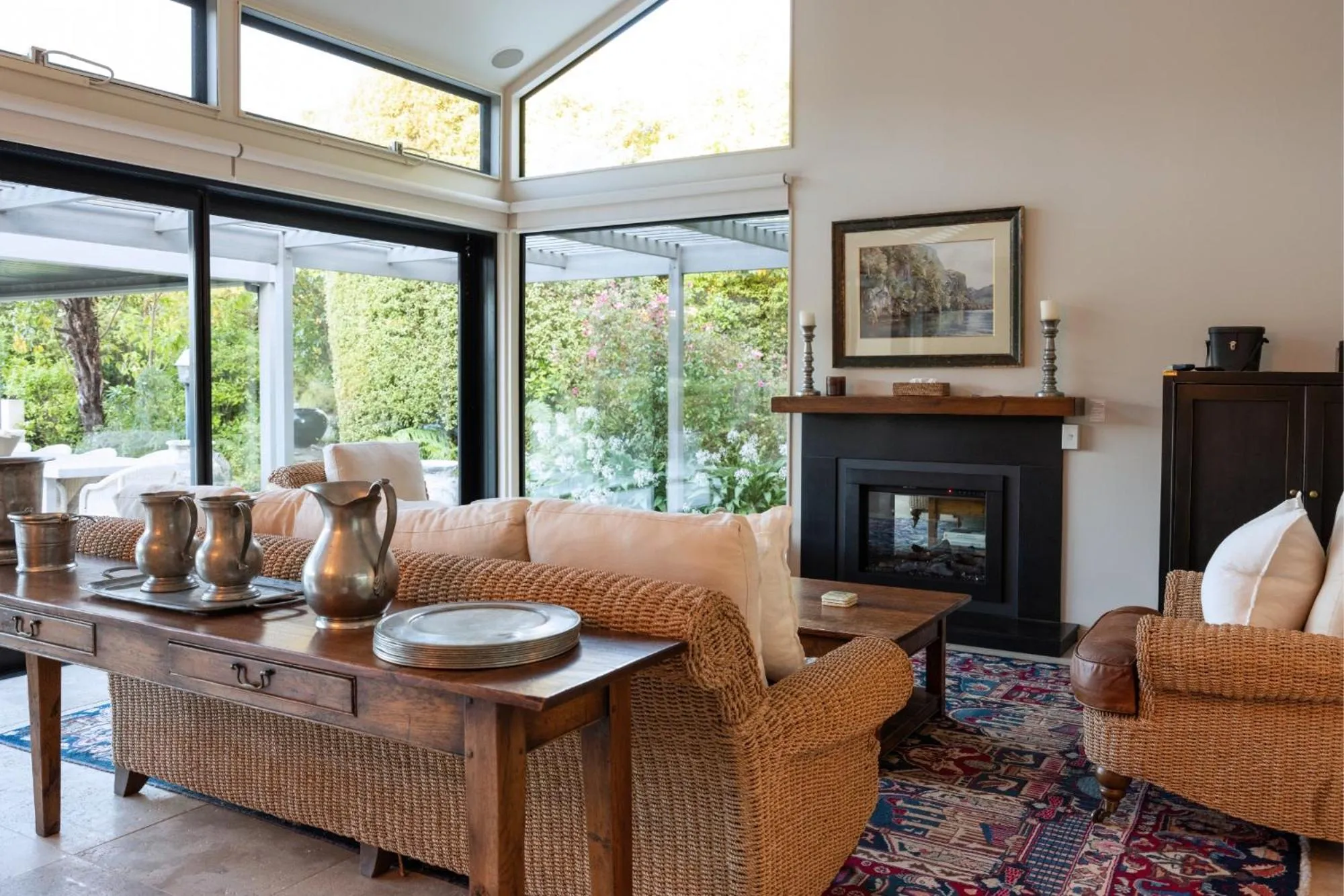 Lounge or bar in The Point Villas