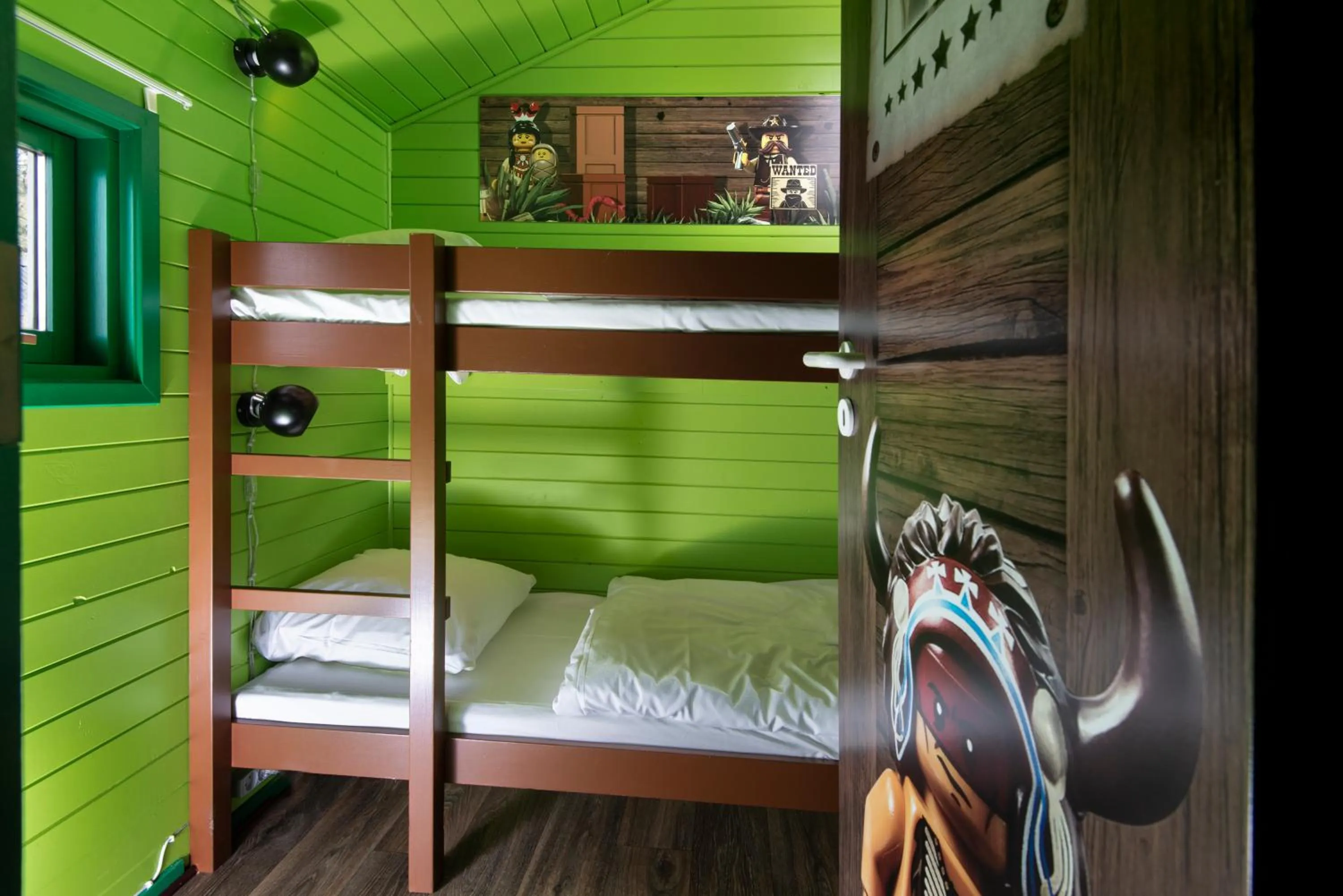 bunk bed, Bed in LEGOLAND Wilderness Barrels & Cabins