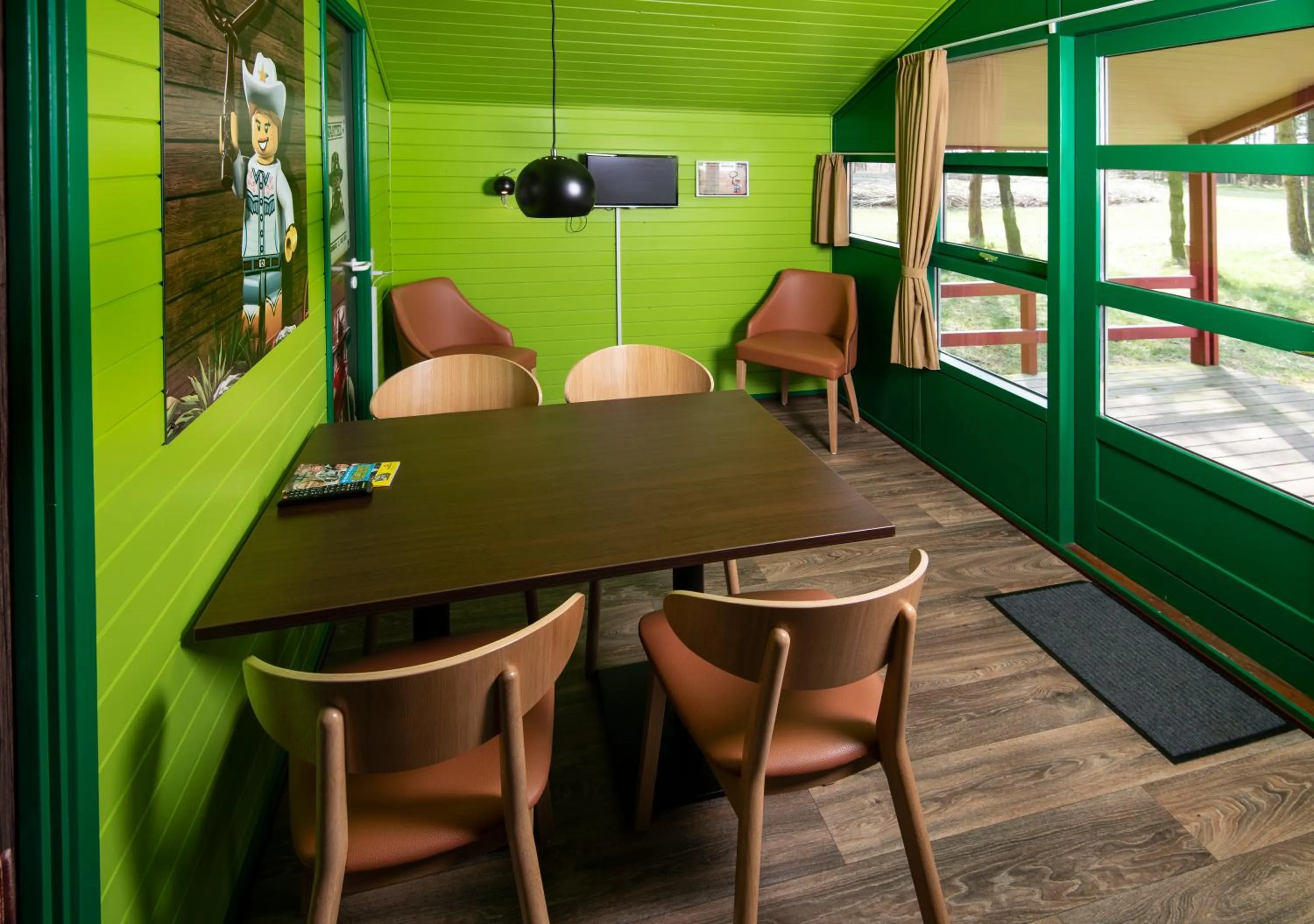 Dining area, Bed in LEGOLAND Wilderness Barrels & Cabins