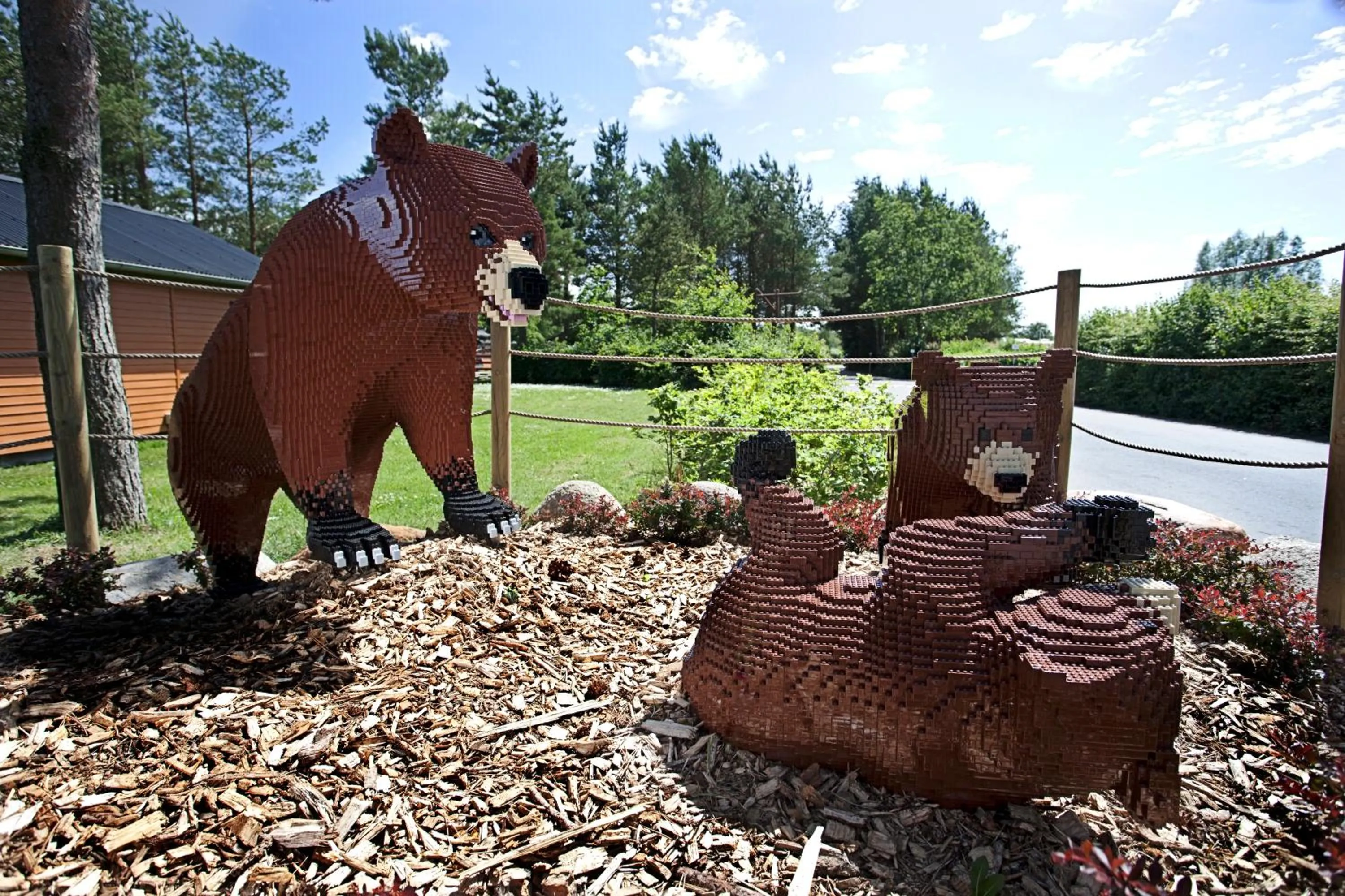 Decorative detail in LEGOLAND Wilderness Barrels & Cabins