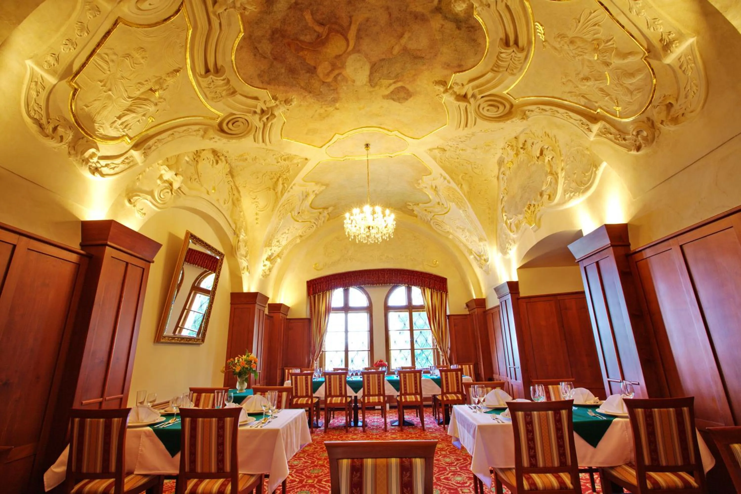 Restaurant/places to eat in Hotel Fortna