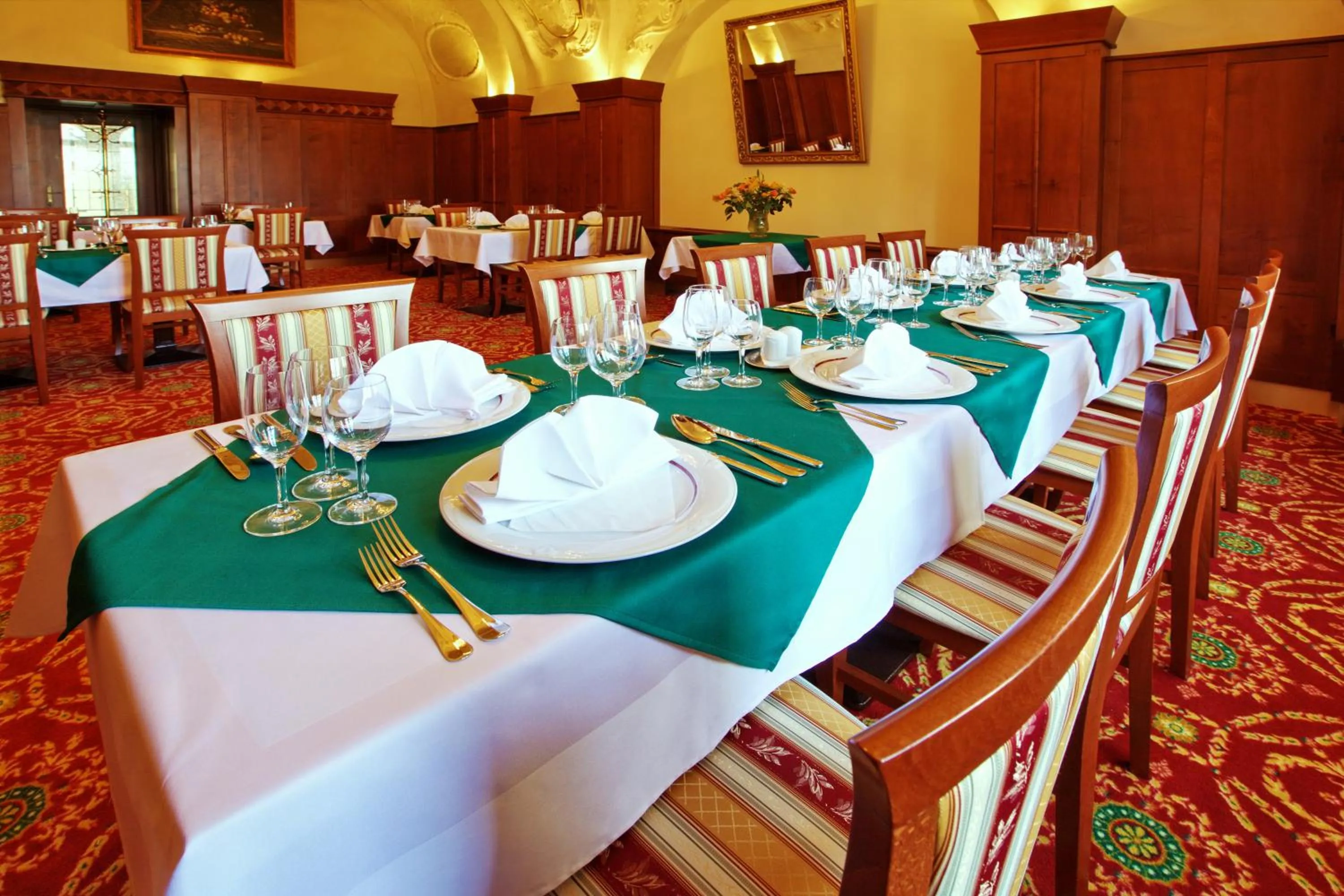 Restaurant/places to eat in Hotel Fortna