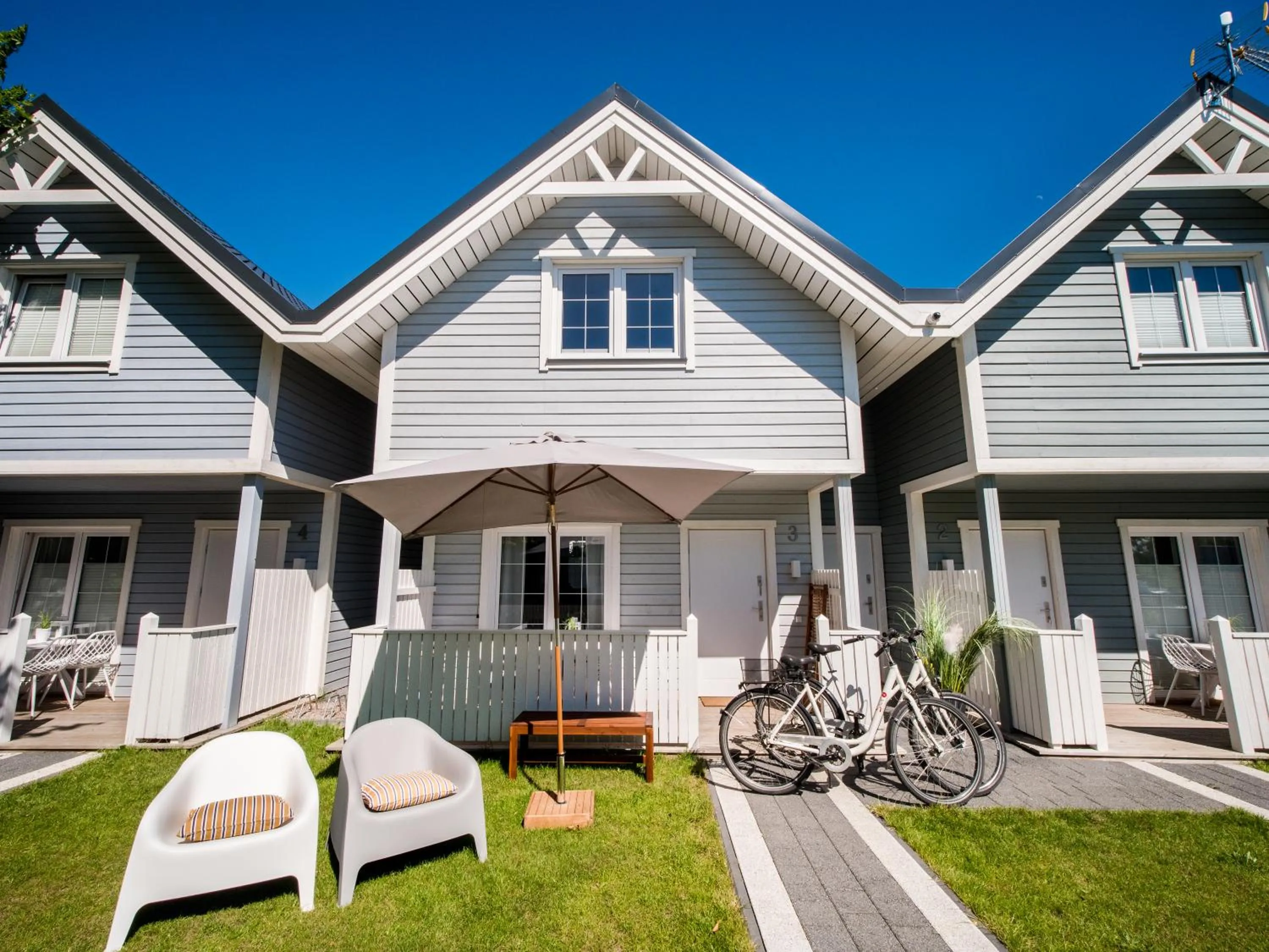 Property building in Holiday Bay