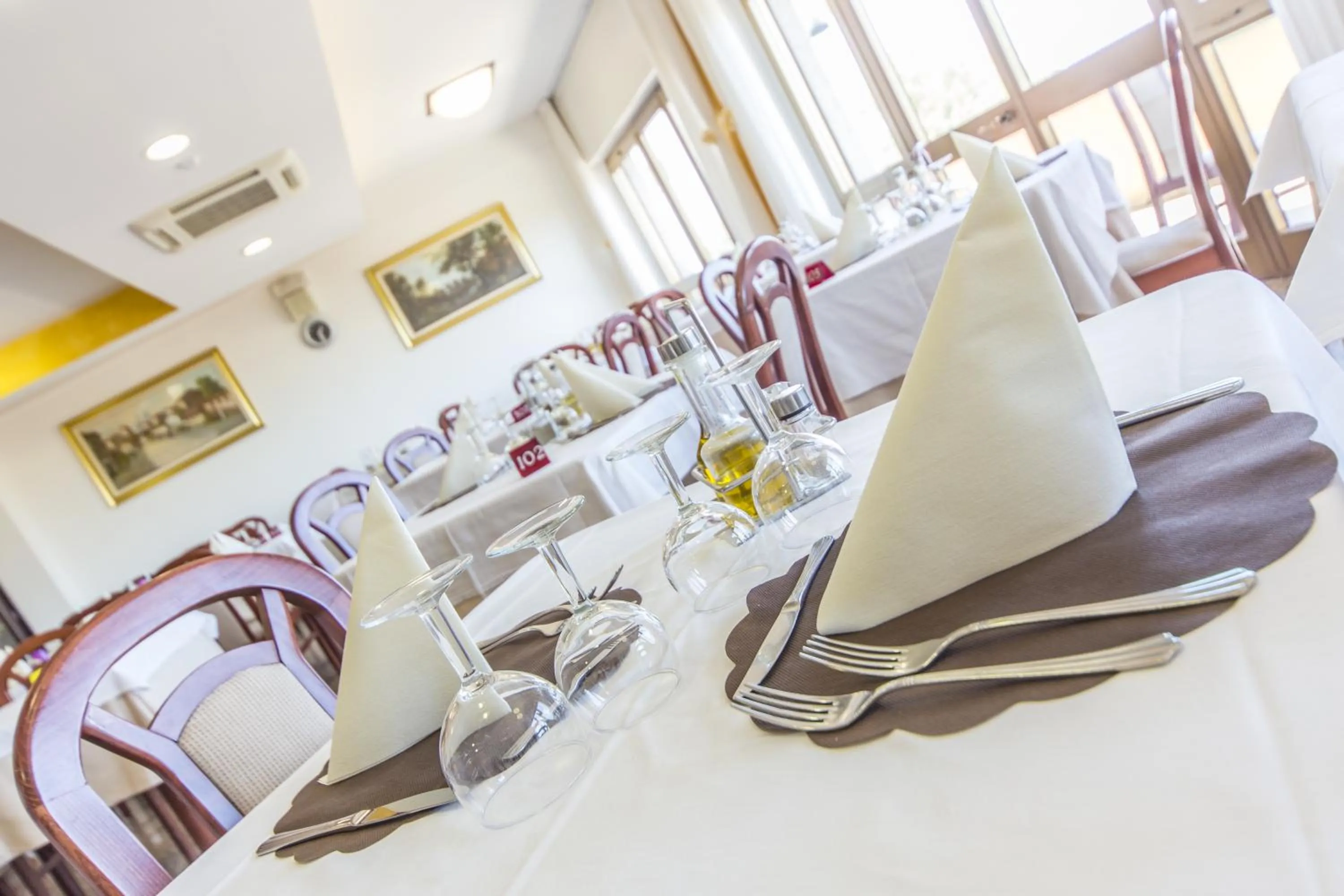 Restaurant/places to eat in Hotel Touring