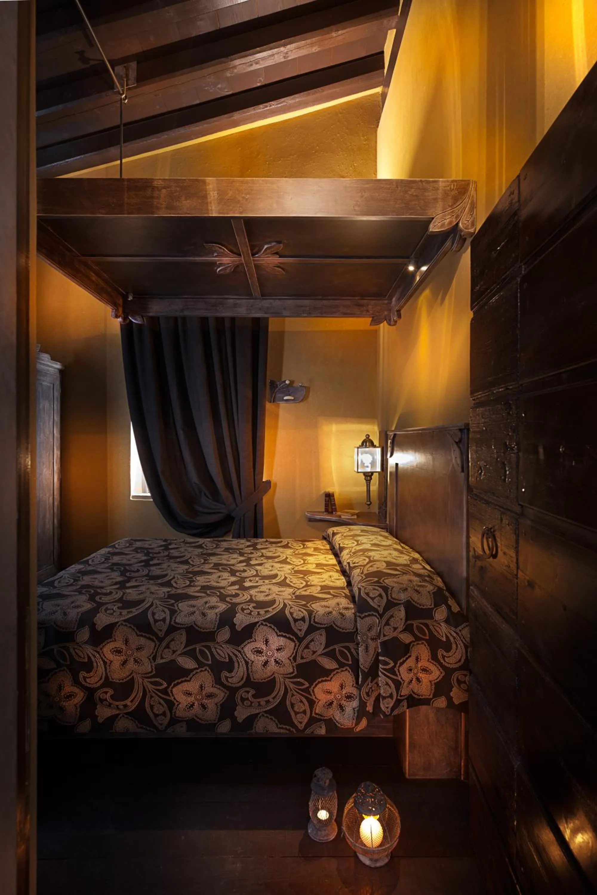 Decorative detail, Bed in Boutique Hotel Villa dei Campi