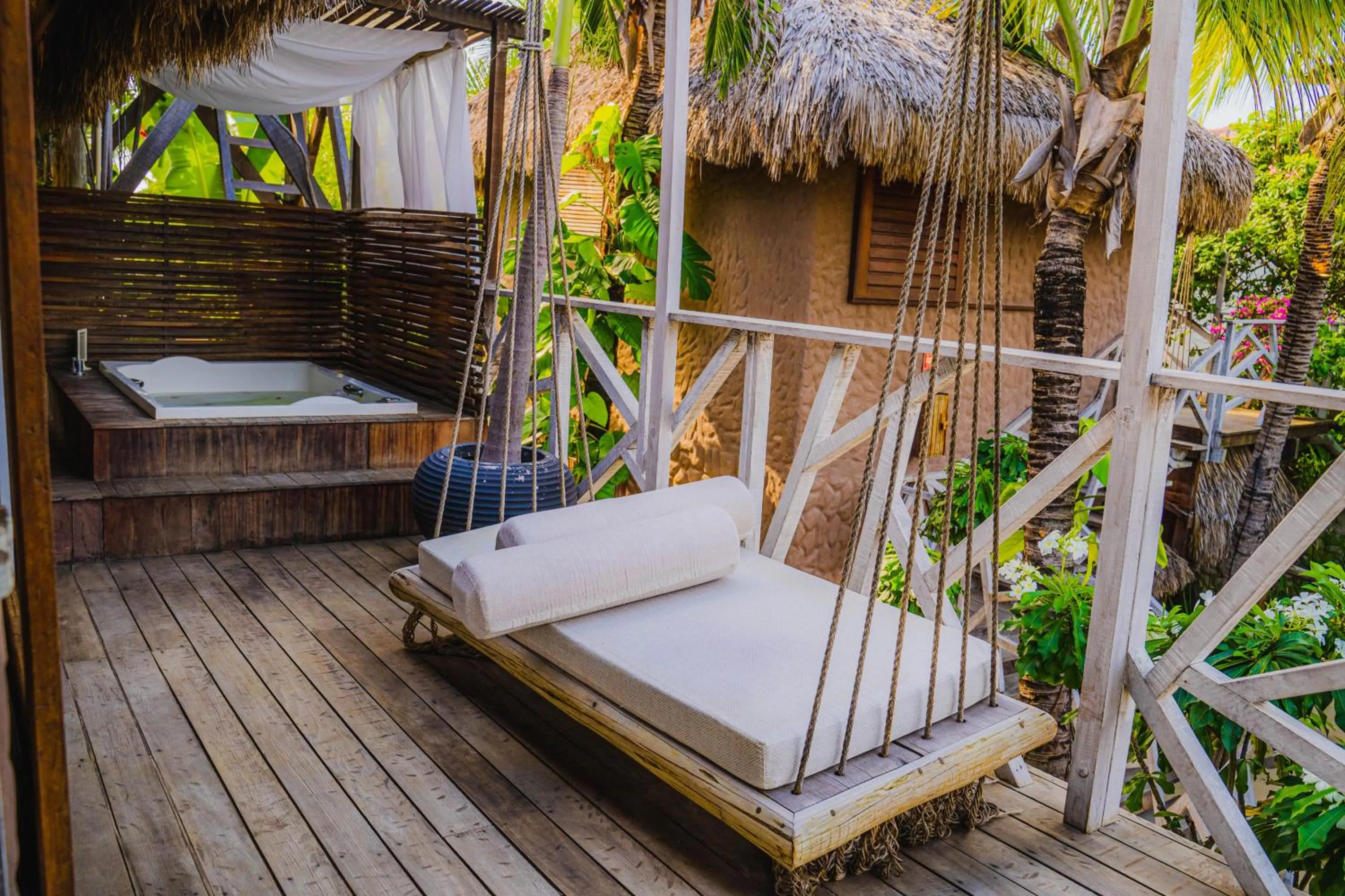 TV and multimedia in Aloha Village Bangalôs