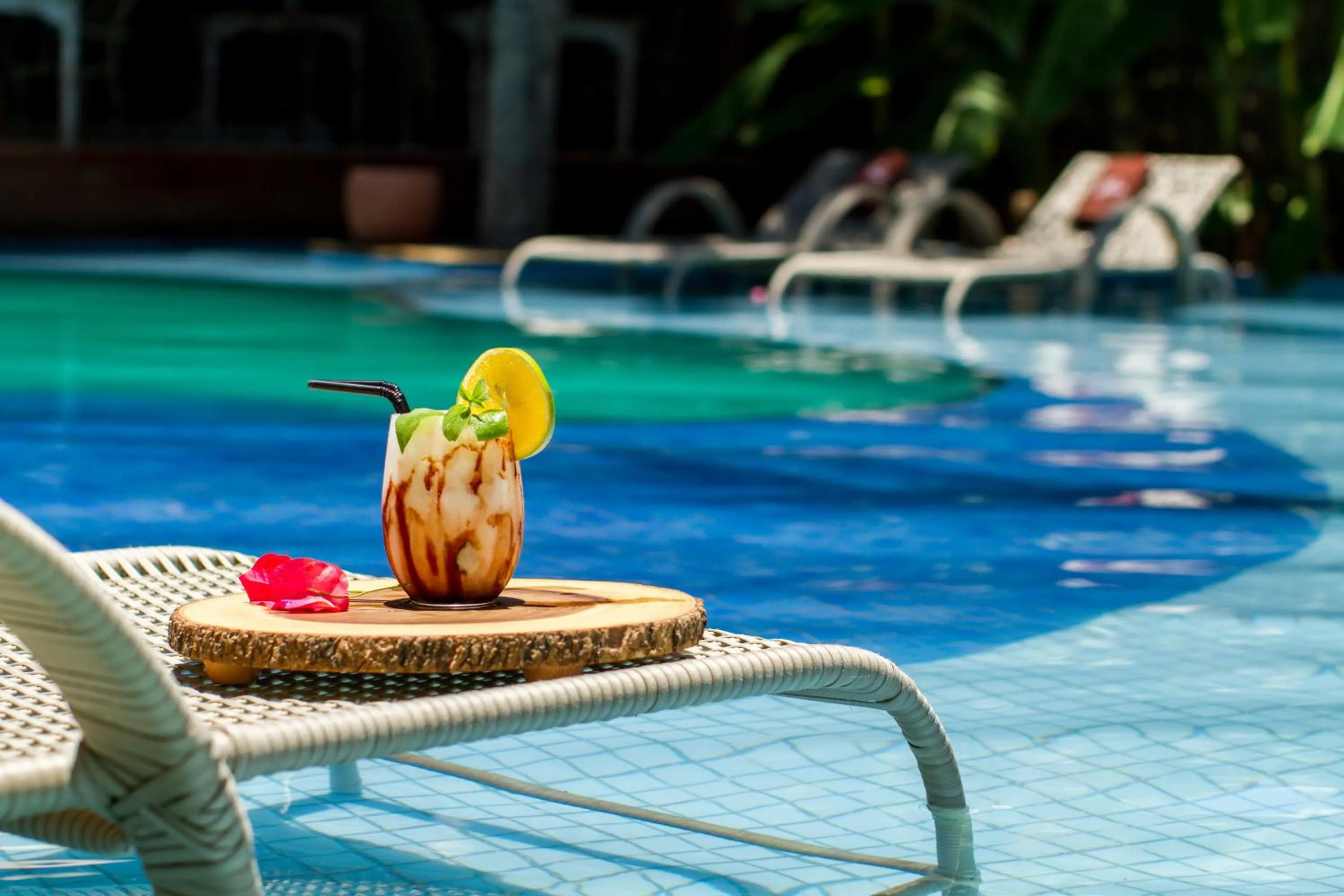 Swimming pool in Aloha Village Bangalôs