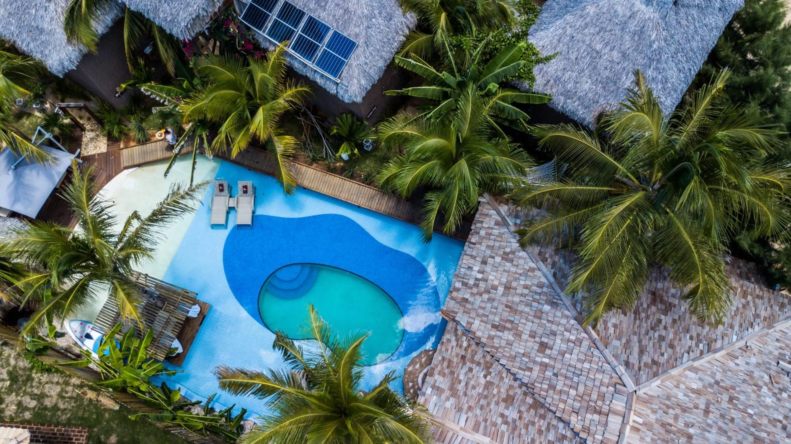 Property building in Aloha Village Bangalôs