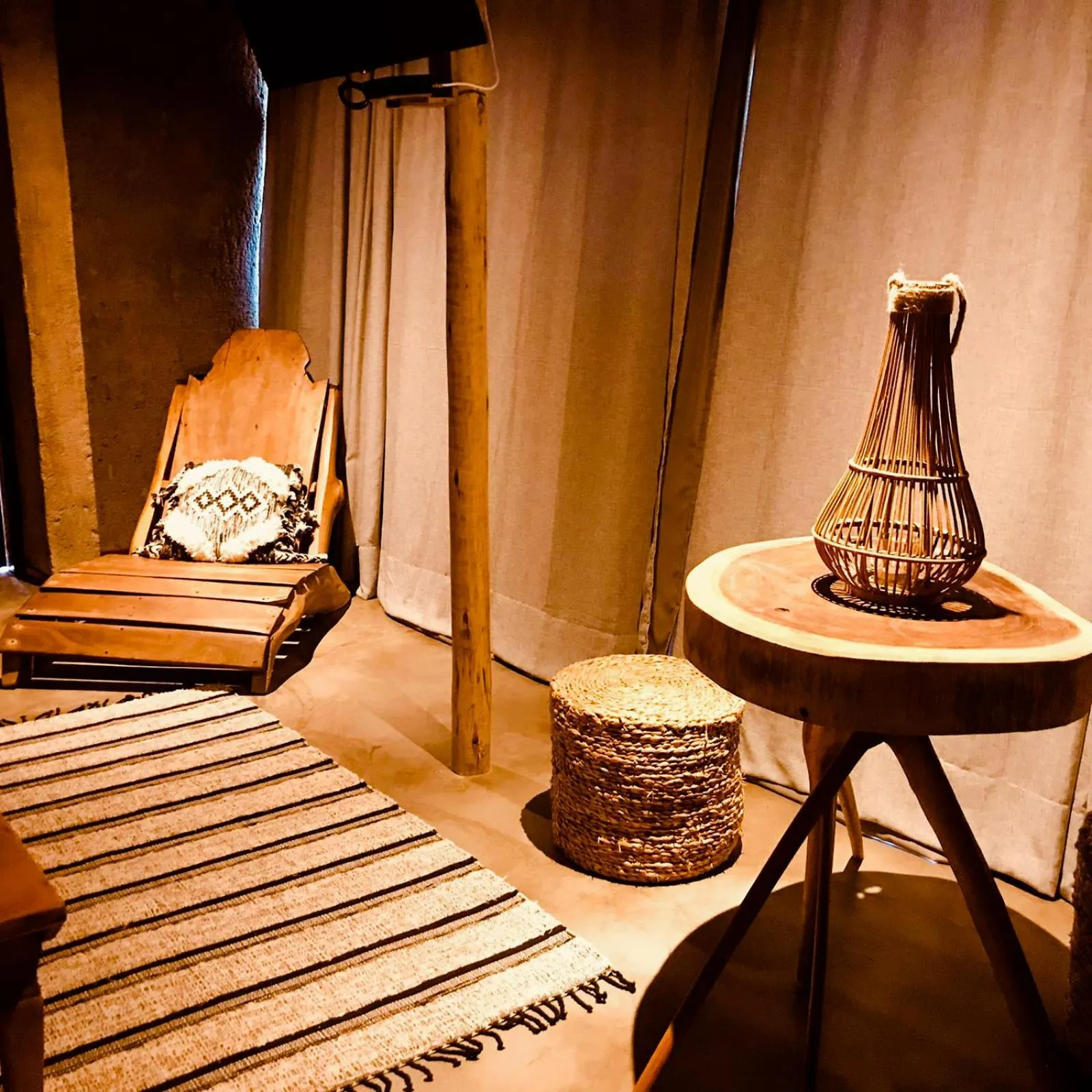 Seating area in Aloha Village Bangalôs