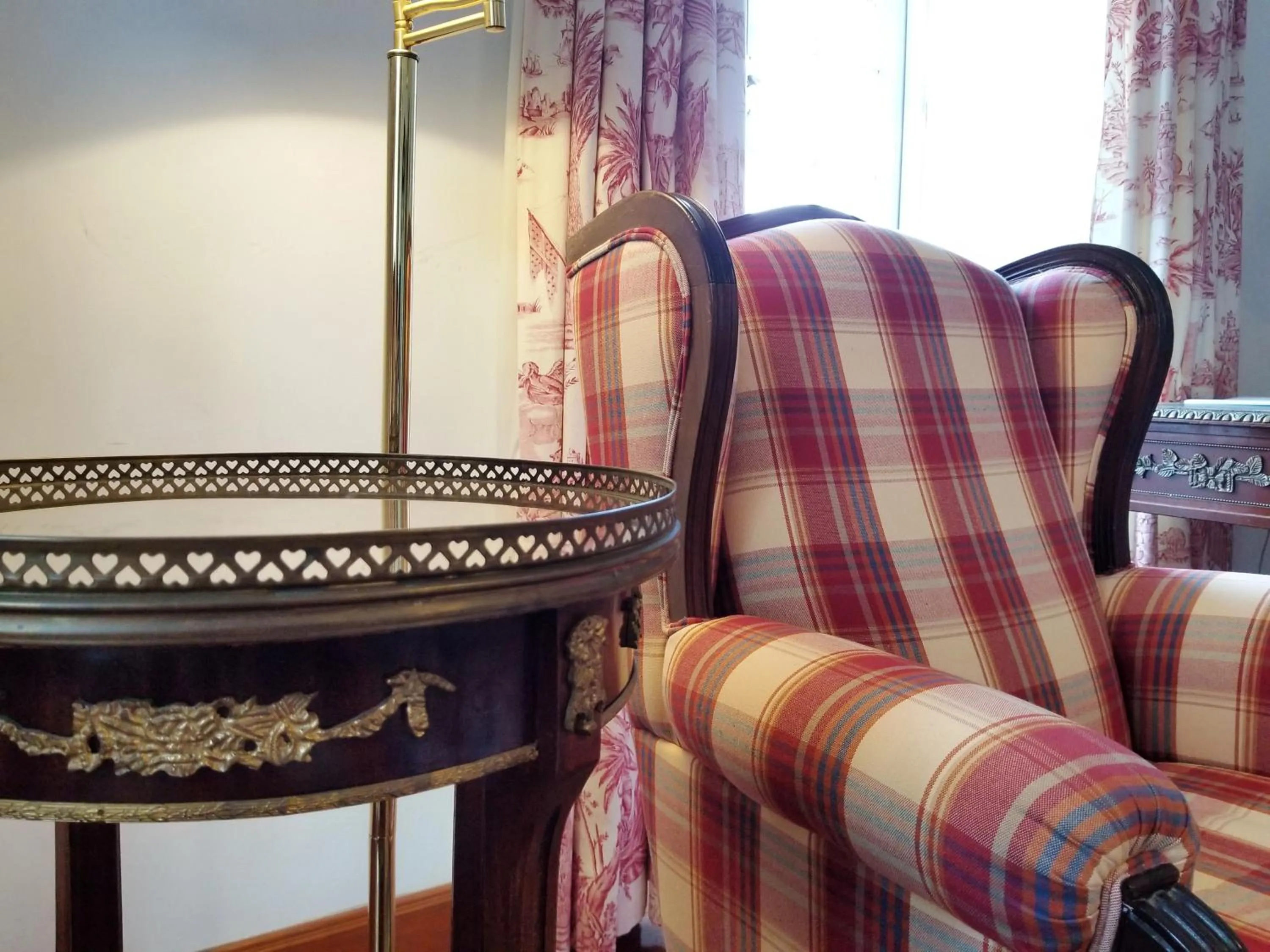 Seating area in Lawrences Hotel