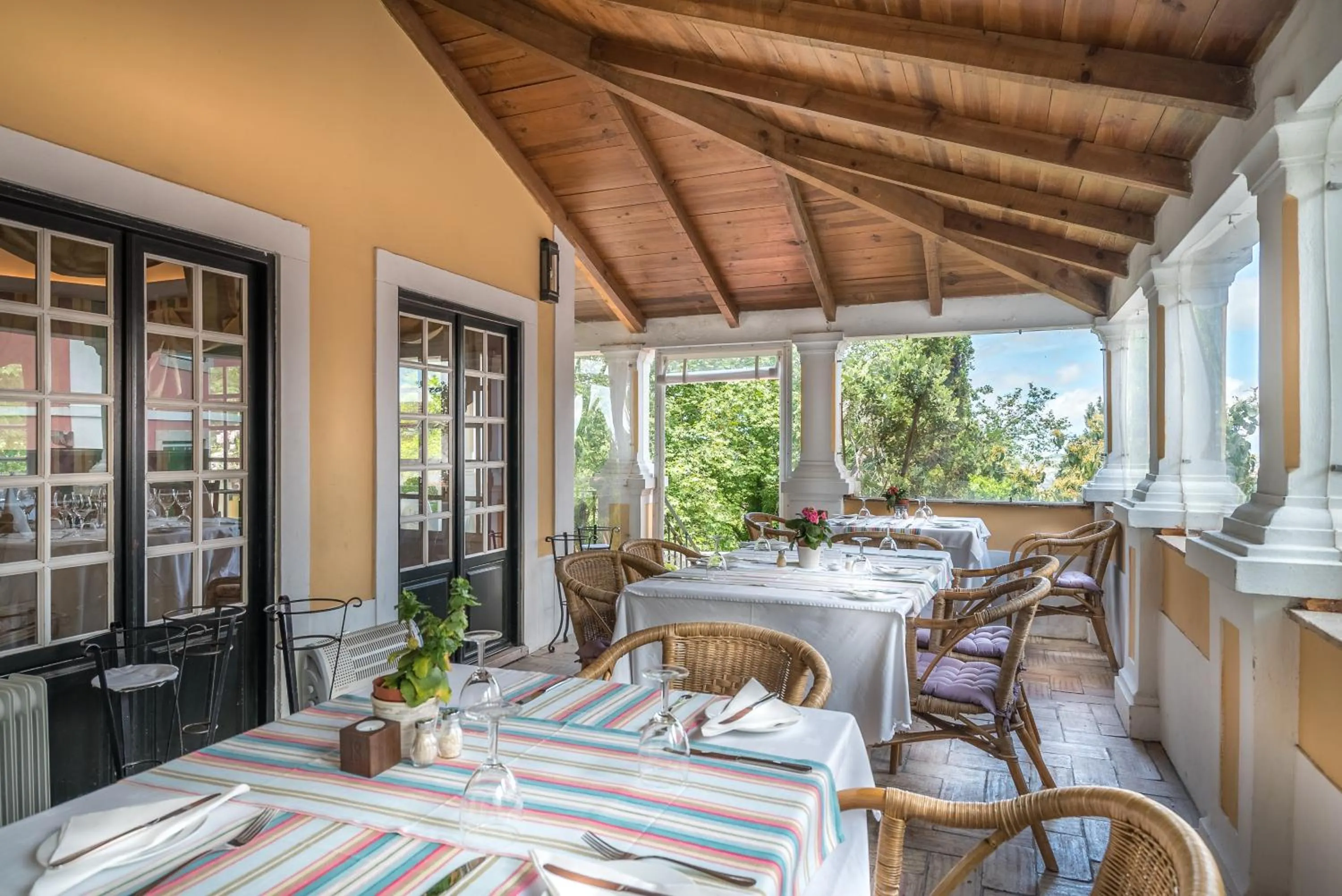 Balcony/Terrace in Lawrences Hotel