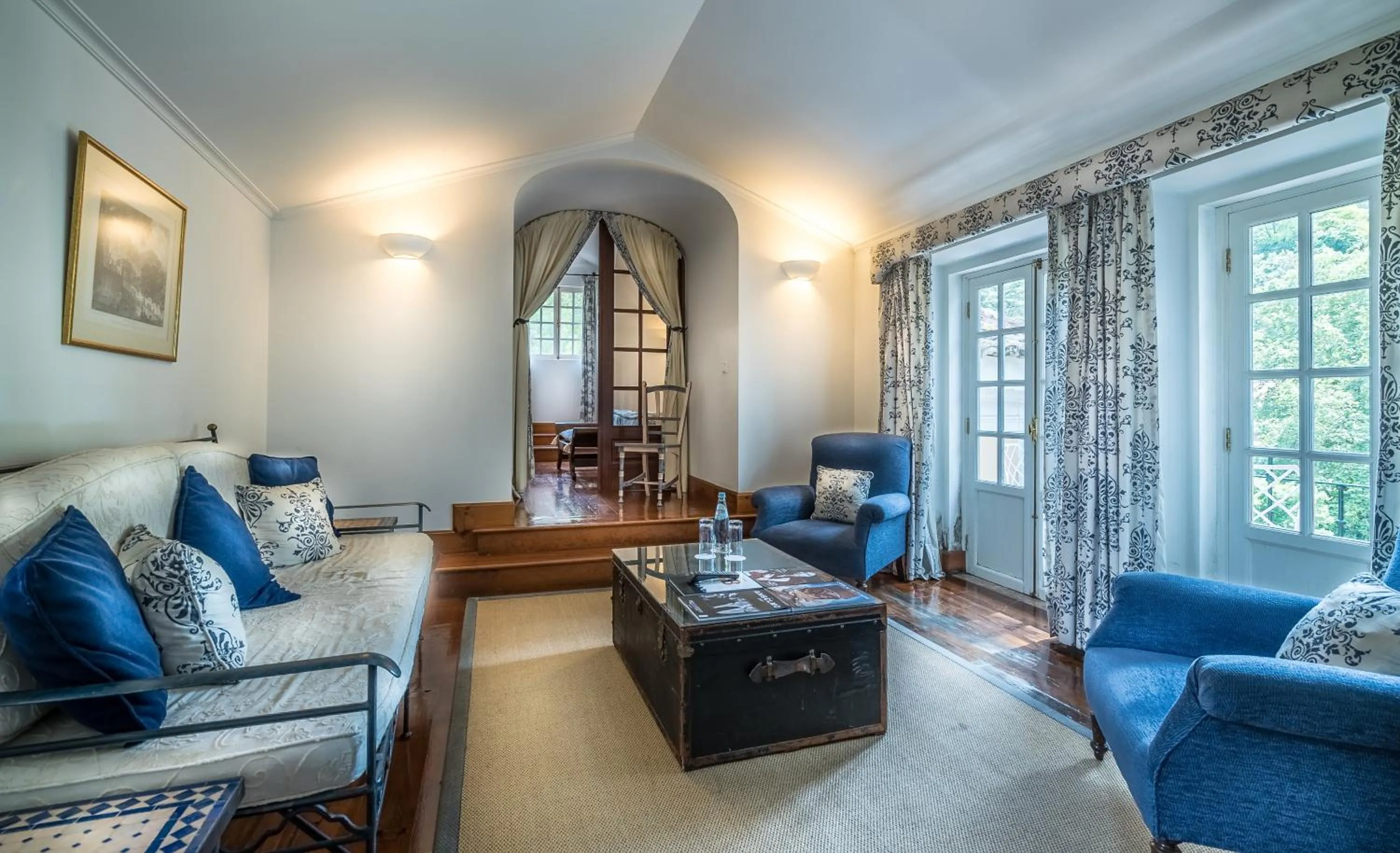 Living room in Lawrences Hotel