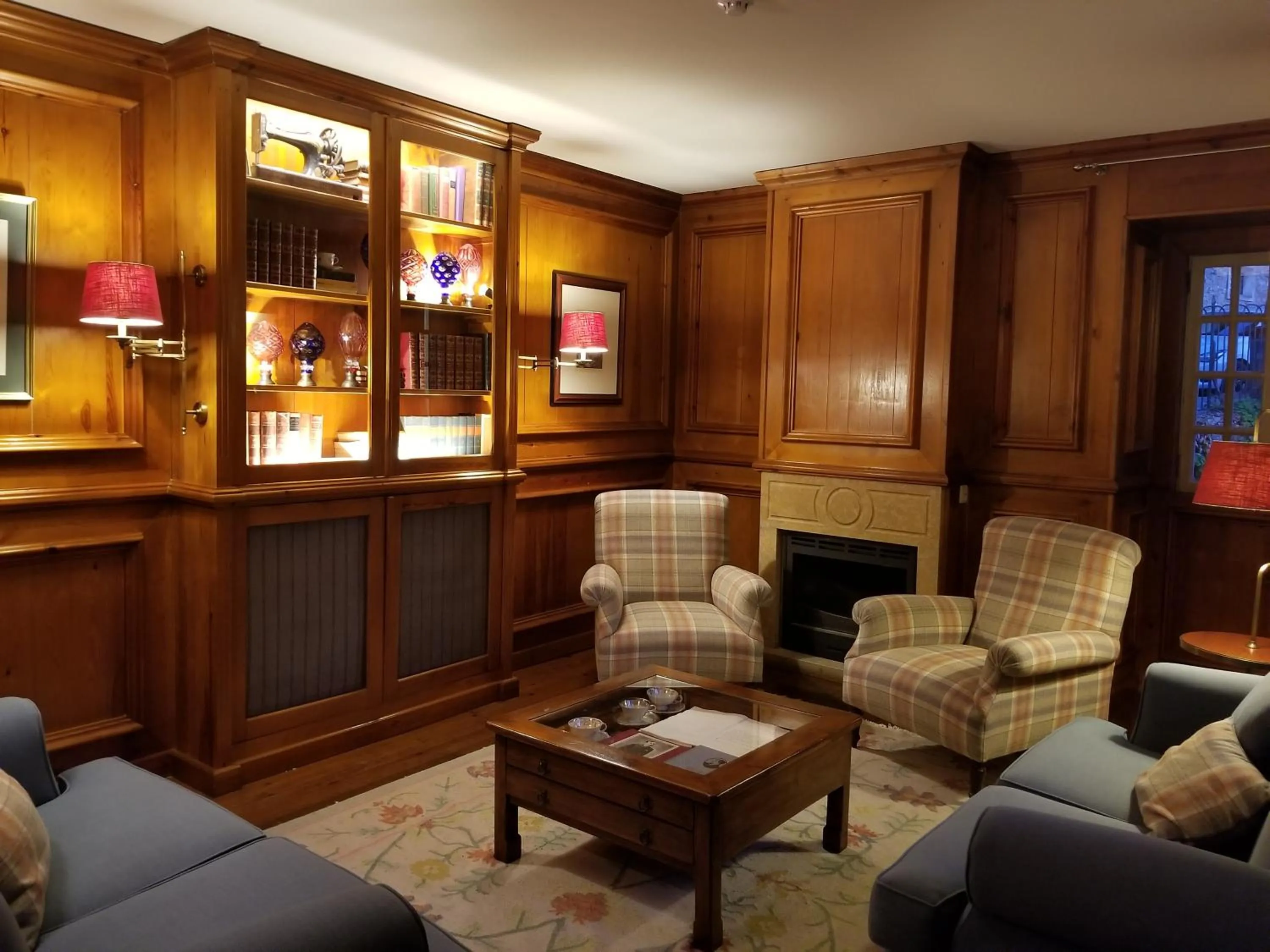 Library in Lawrences Hotel
