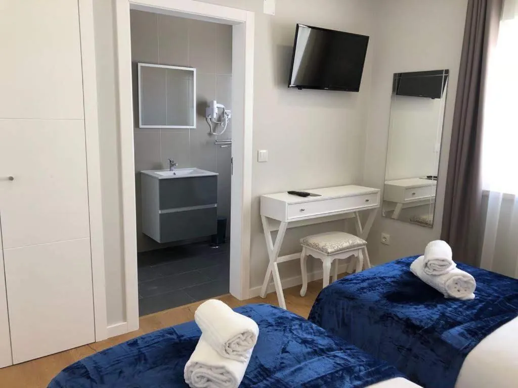 Bedroom, Bed in Silver Seahorse Garden Retreat