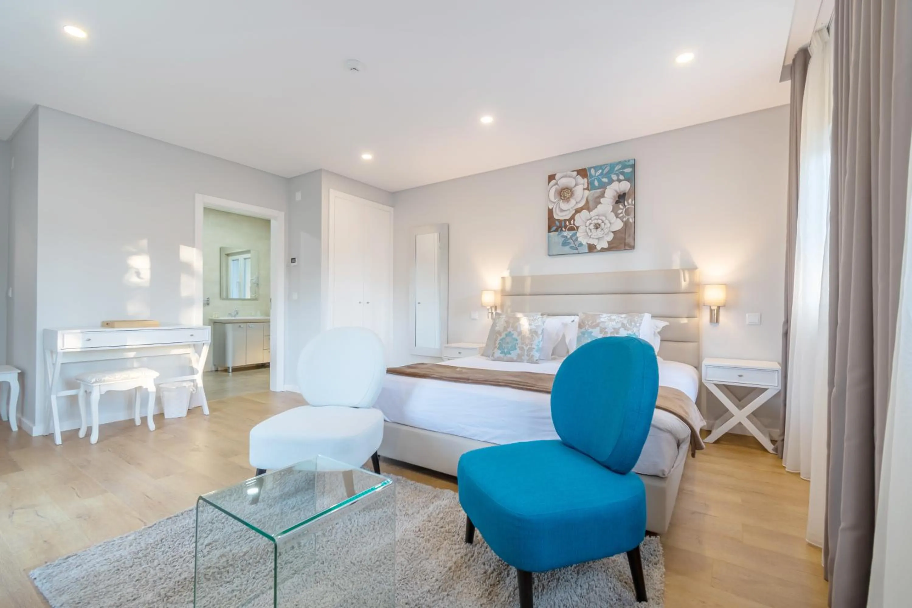 Bedroom, Bed in Silver Seahorse Garden Retreat