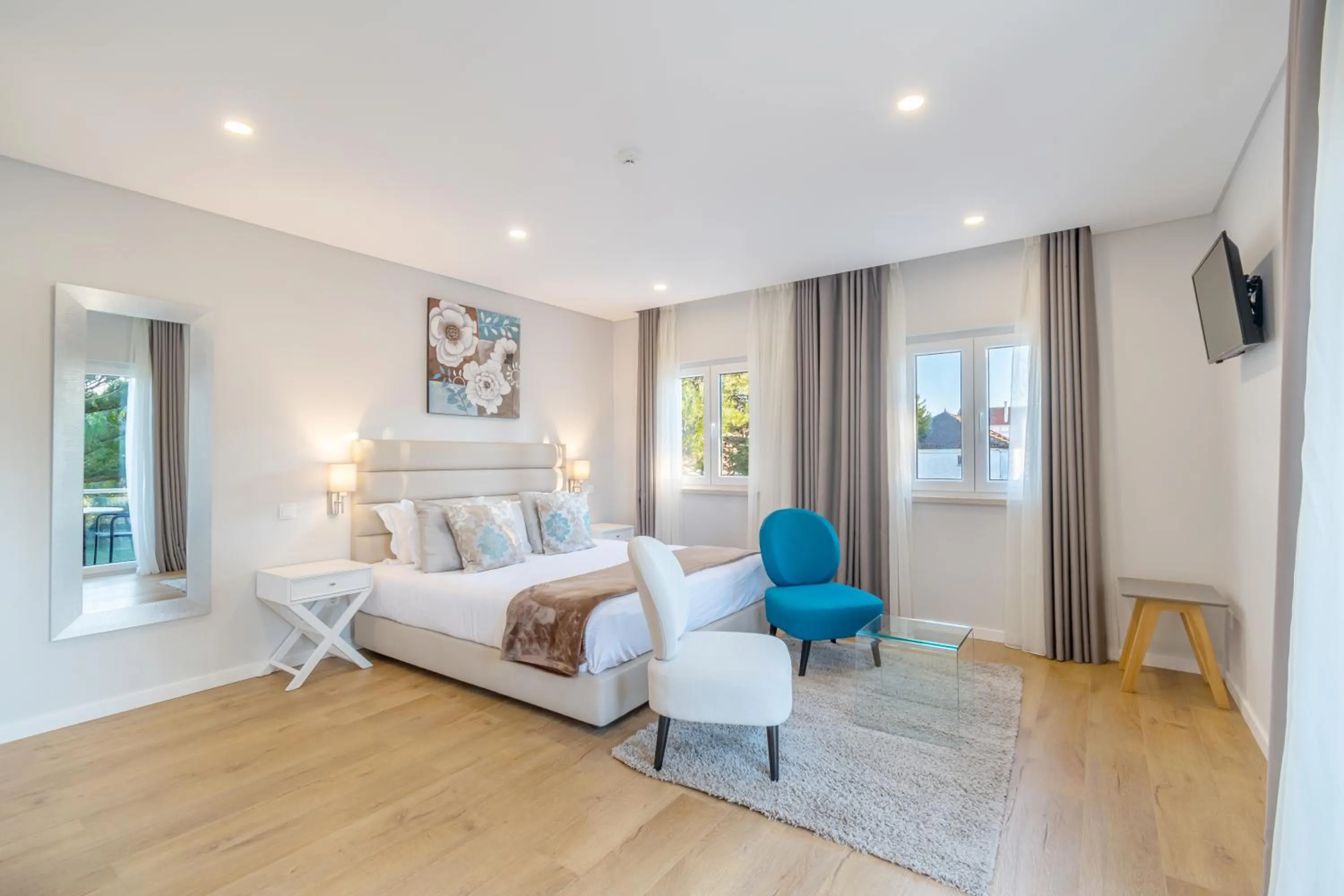 Bedroom, Bed in Silver Seahorse Garden Retreat