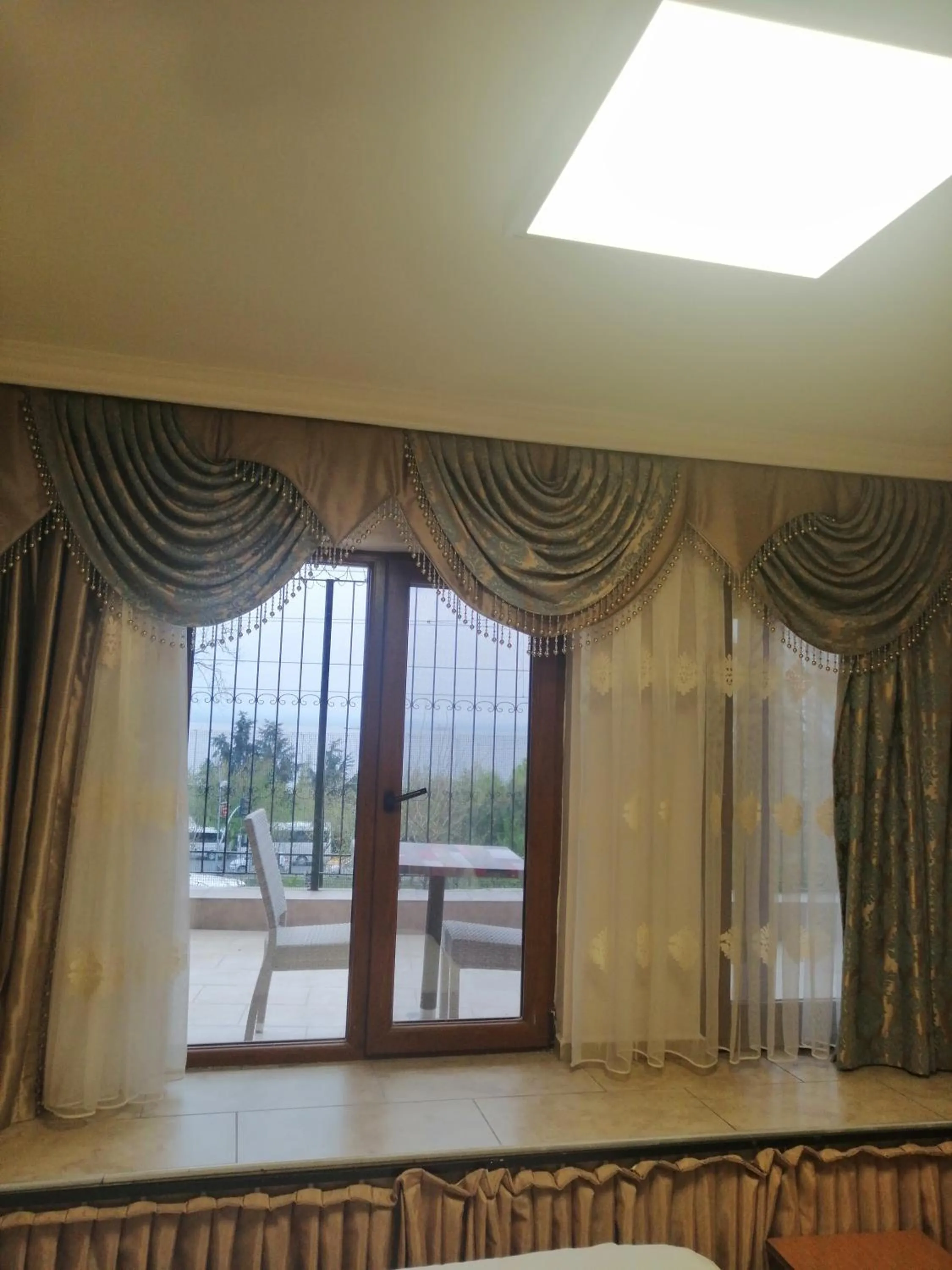 Photo of the whole room in Seahouse Suites