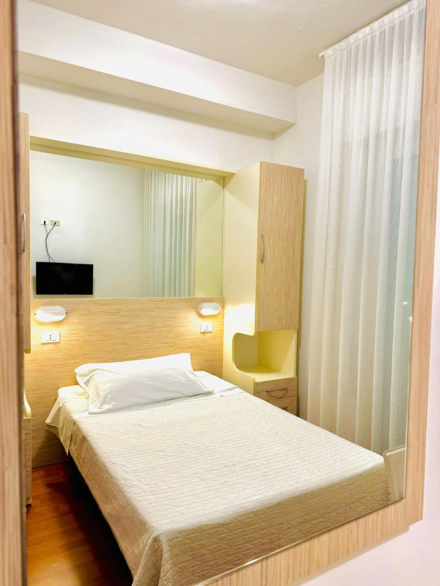 fireplace, Bed in Hotel Butterfly Wellness & Spa