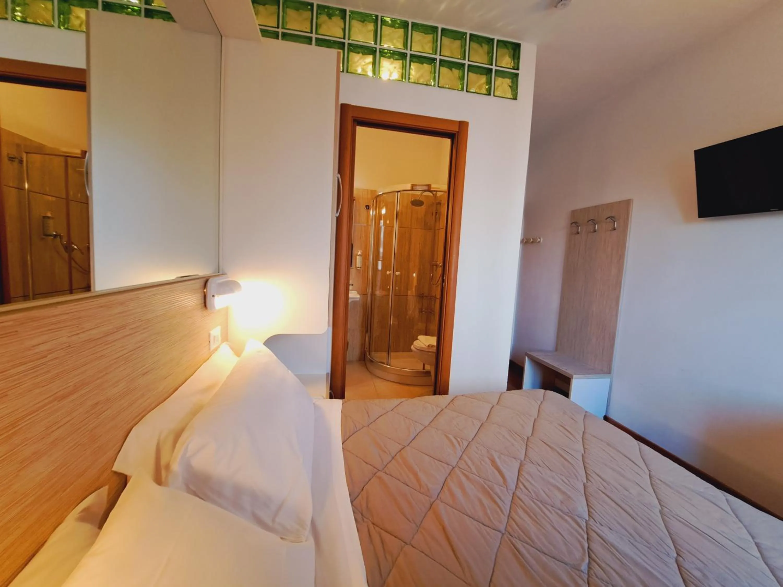 Bedroom, Bed in Hotel Butterfly Wellness & Spa