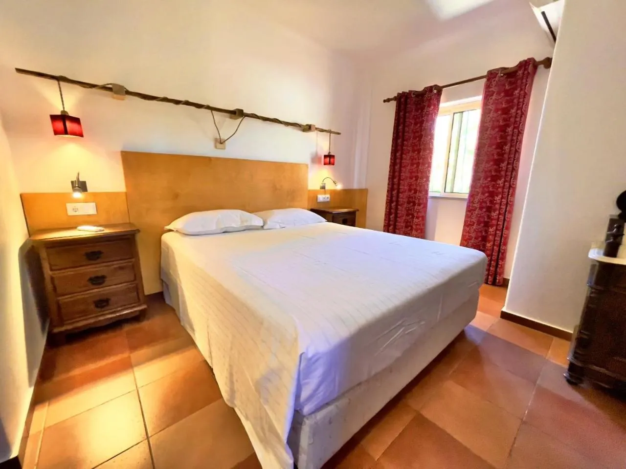 Bedroom, Bed in Quinta do Mar - Country & Sea Village