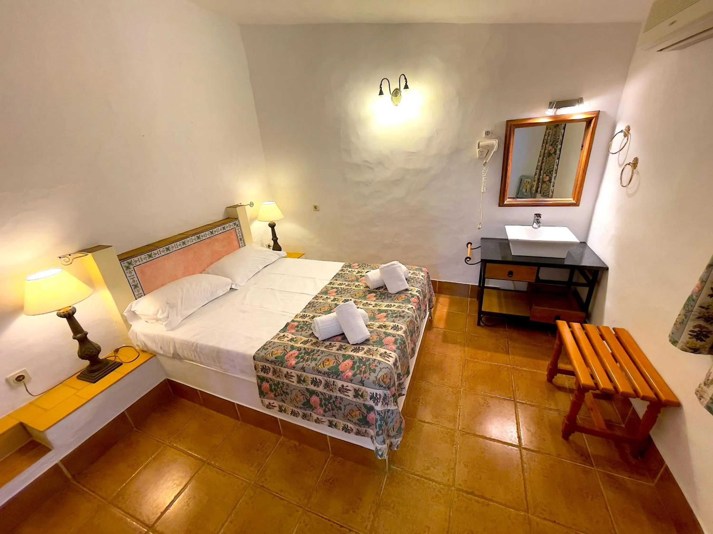 Bedroom, Bed in Quinta do Mar - Country & Sea Village