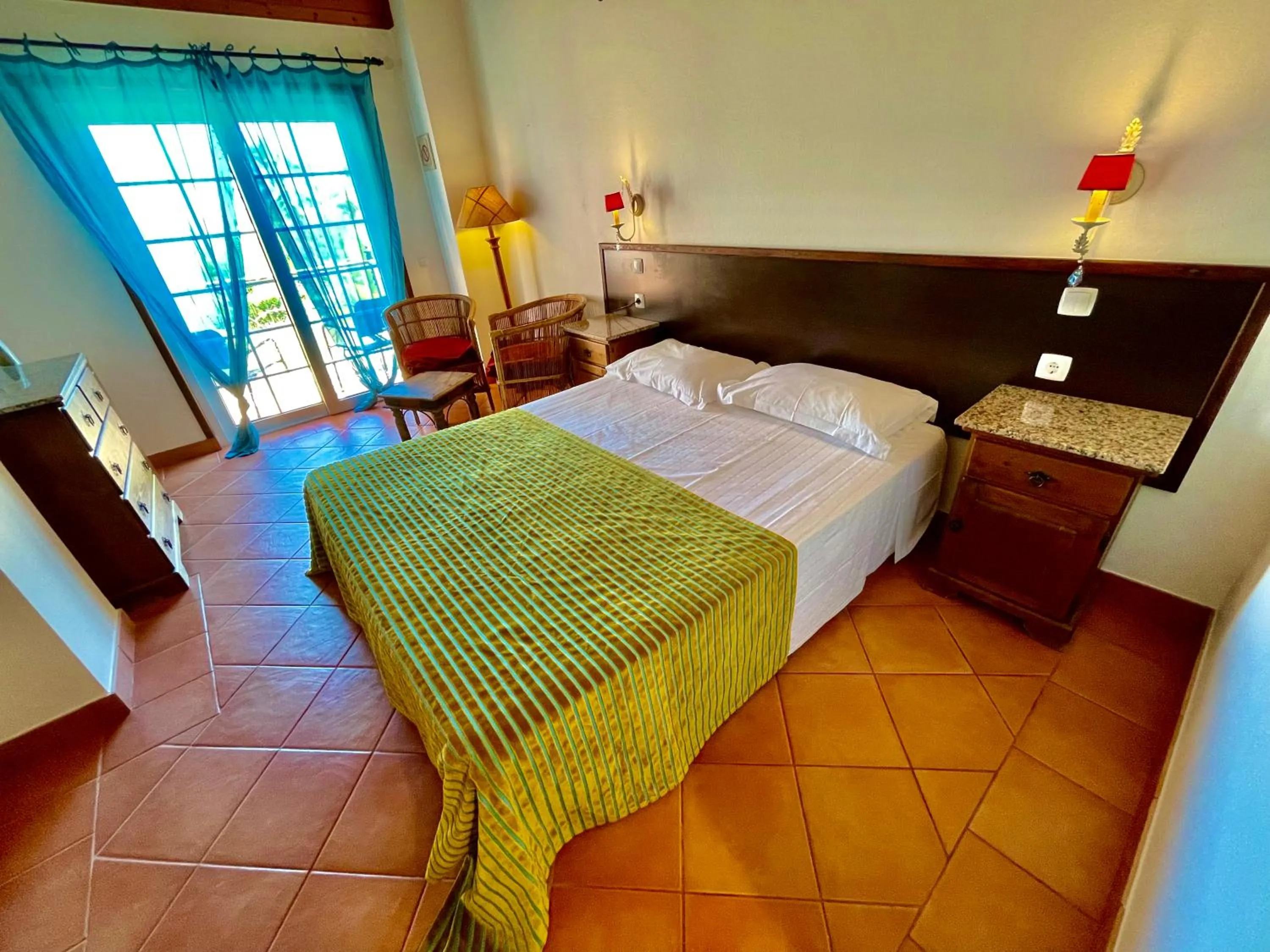 Bedroom, Bed in Quinta do Mar - Country & Sea Village