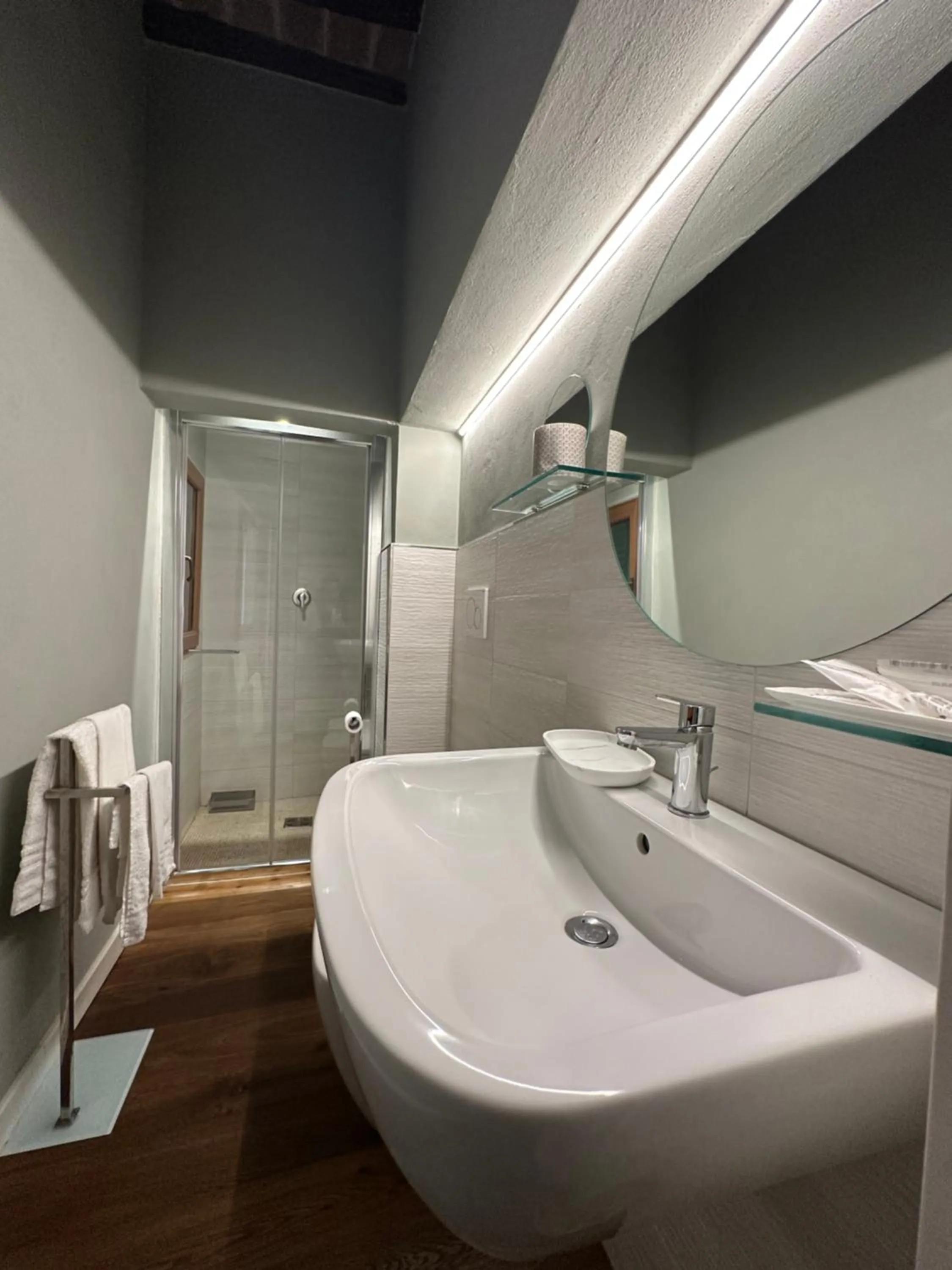 Shower in Locanda Guidi