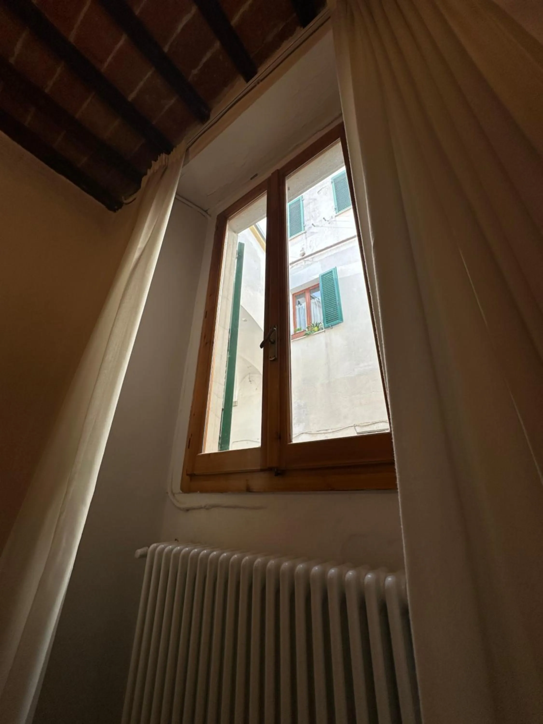 Inner courtyard view in Locanda Guidi