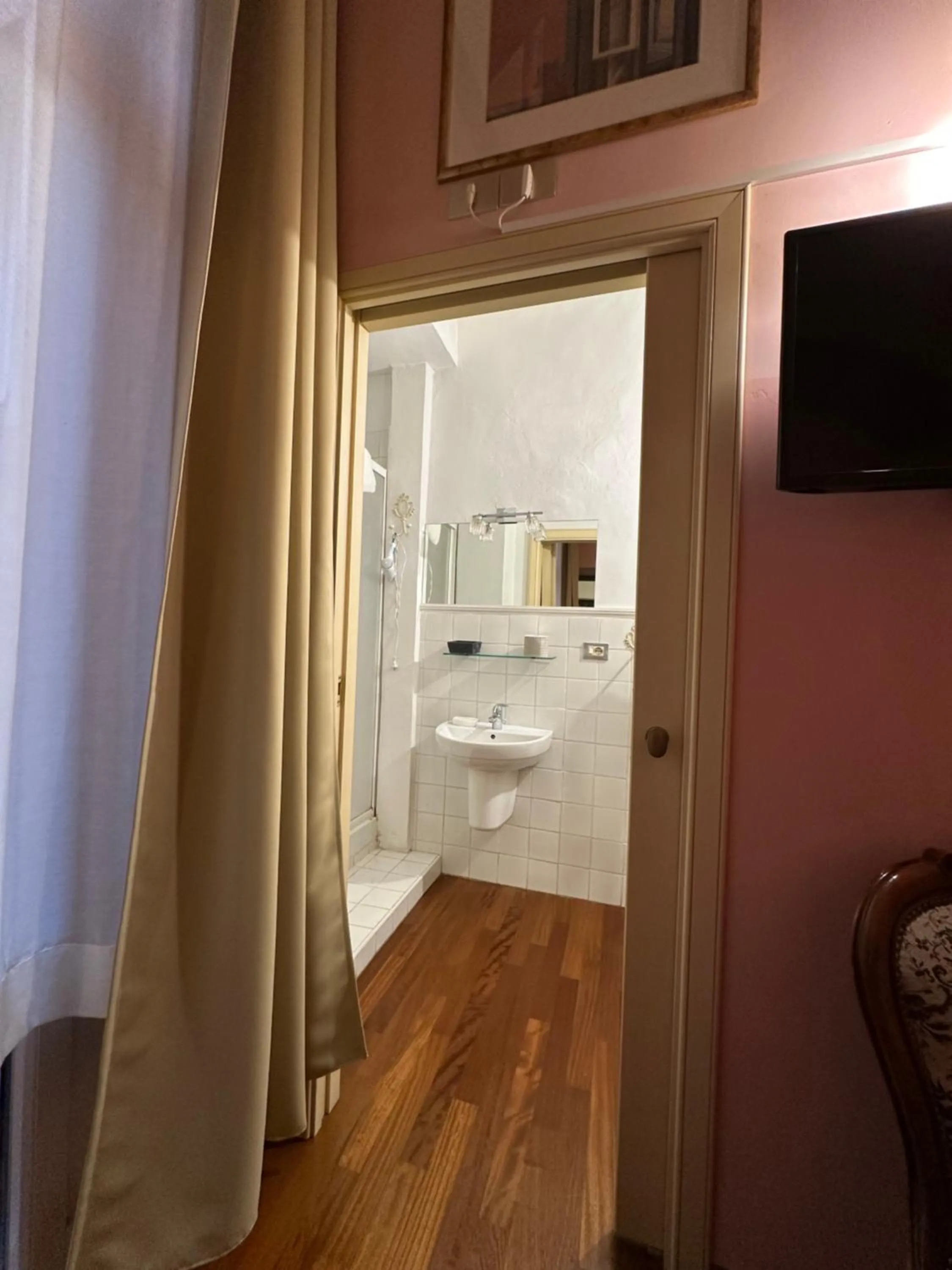 Shower in Locanda Guidi