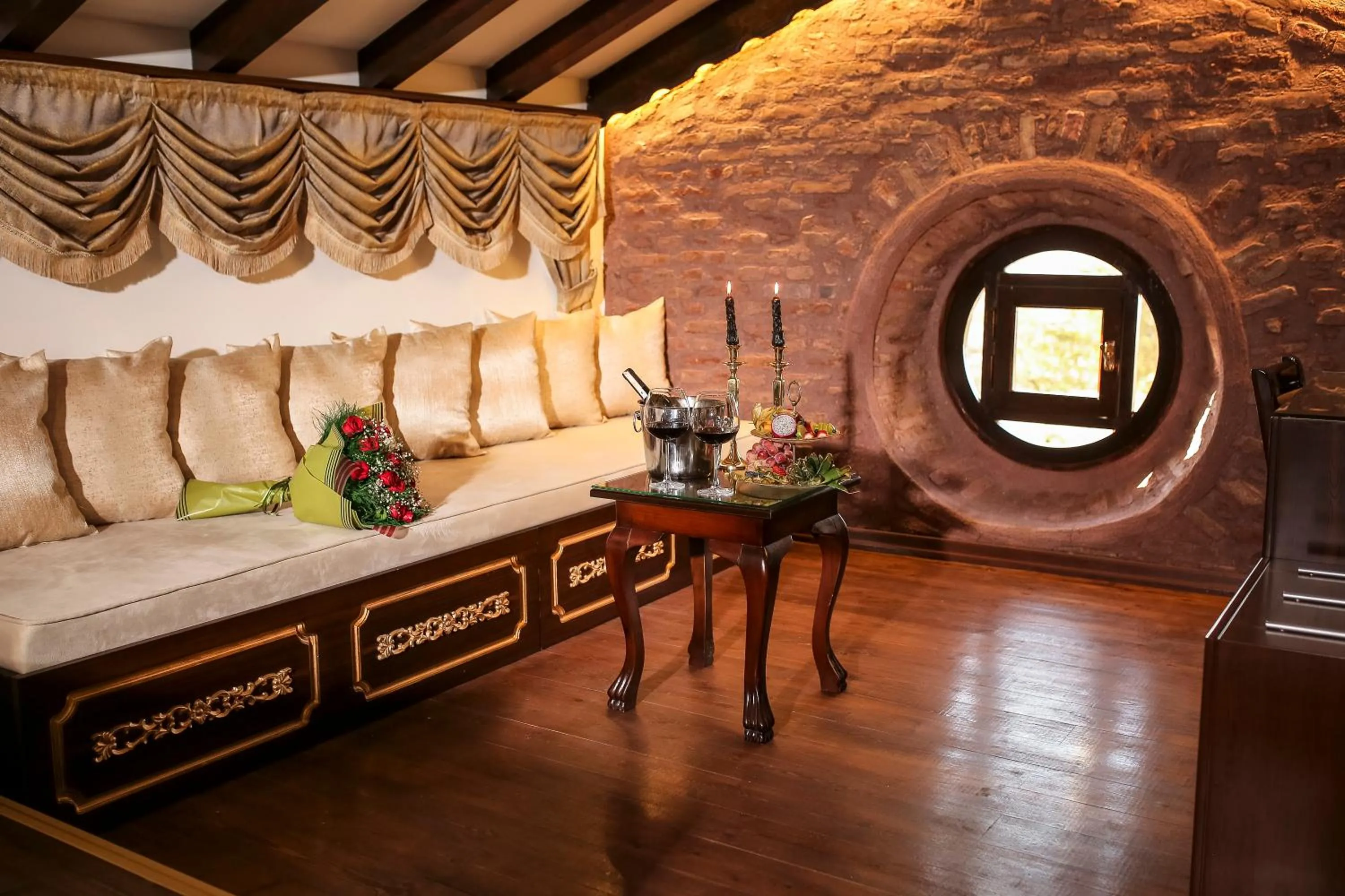 Seating area in Panderma Port Hotel