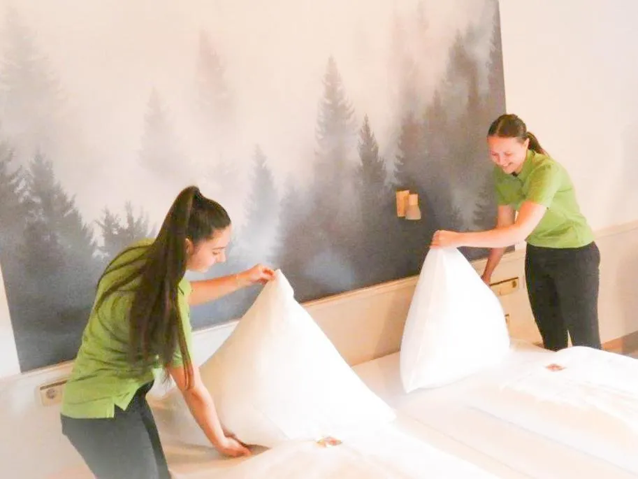 room service, Bed in Landgasthof Jostalstüble