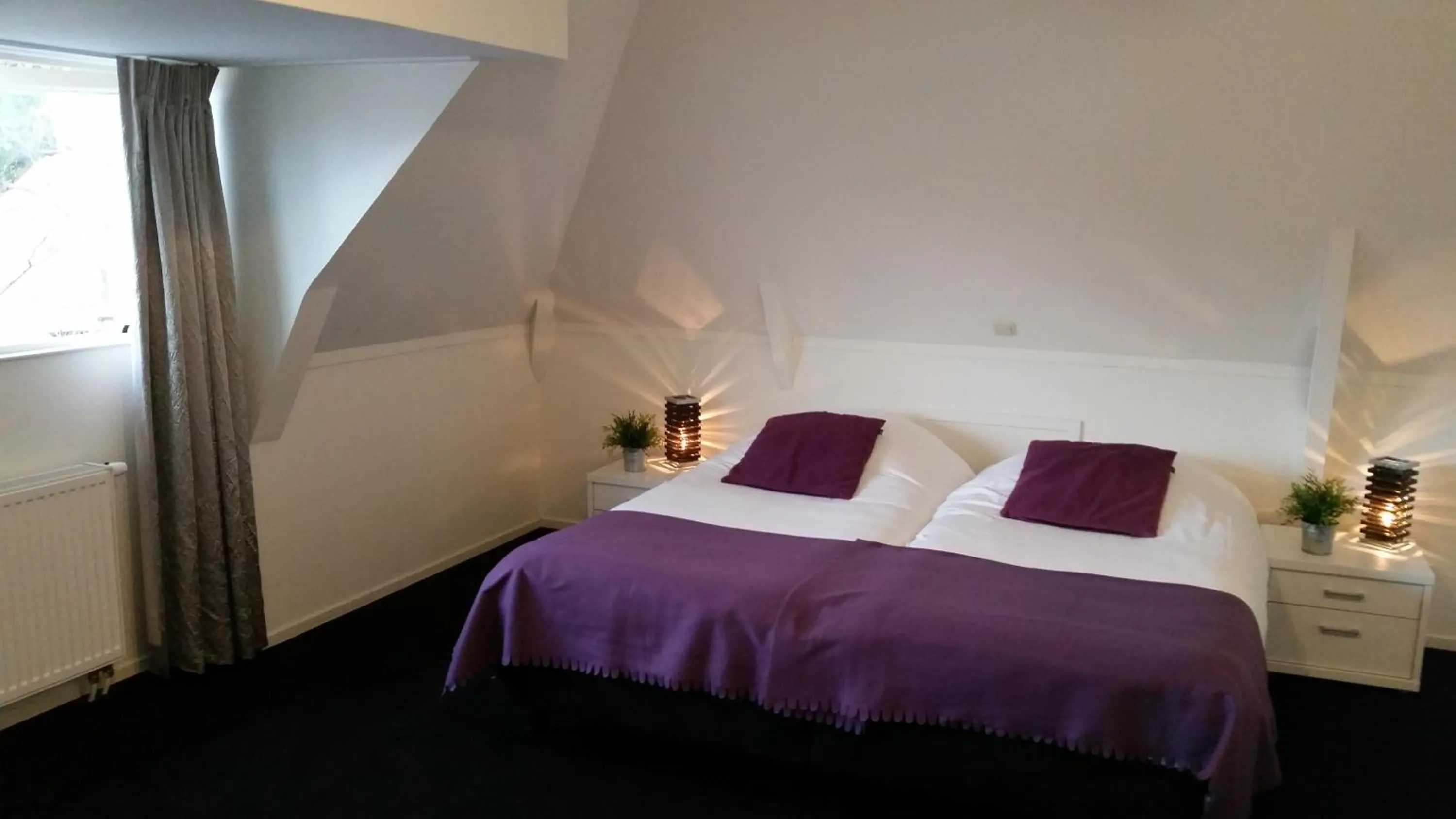 Photo of the whole room, Bed in De Herbergh van Flielant