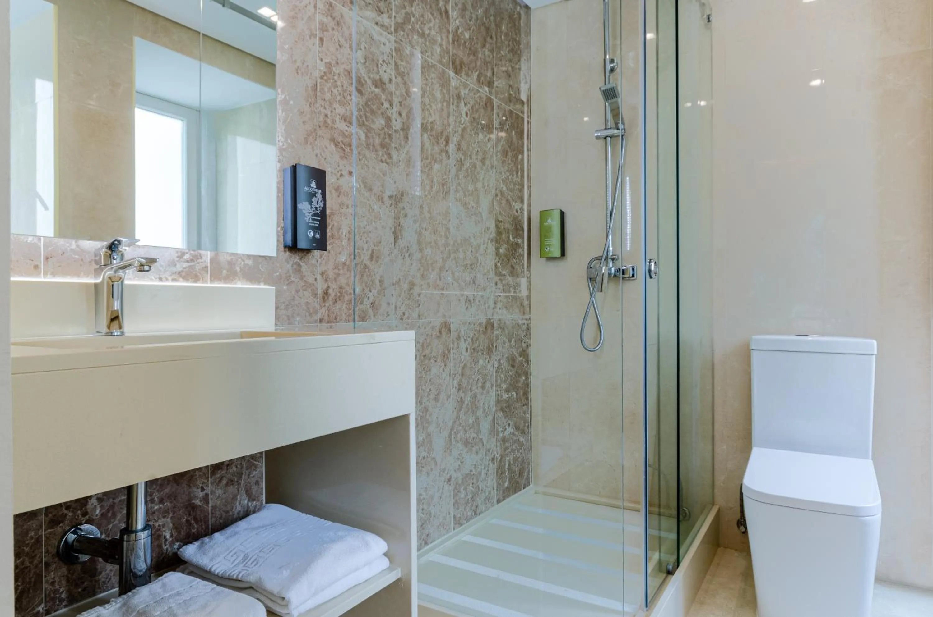 Shower in Hotel Avenida Park