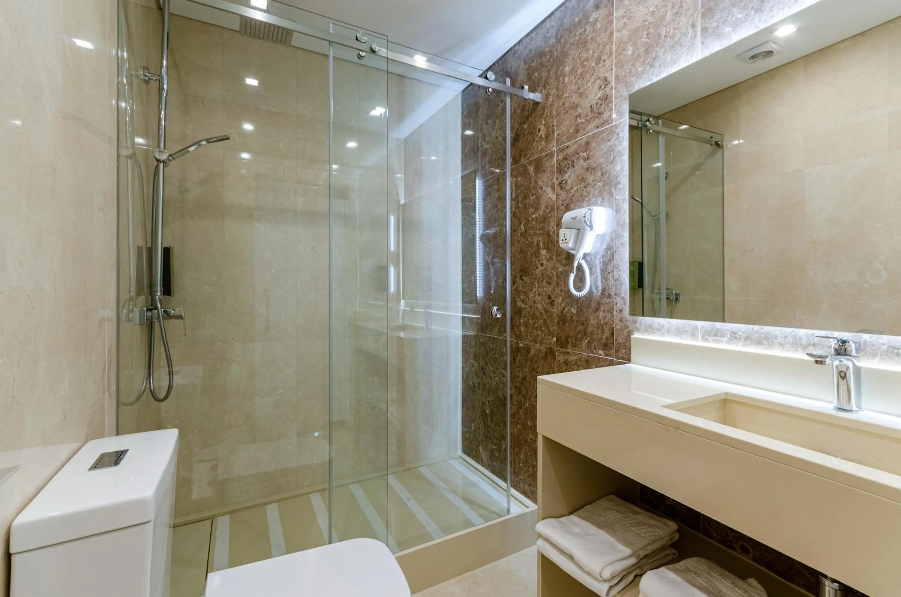 Shower in Hotel Avenida Park