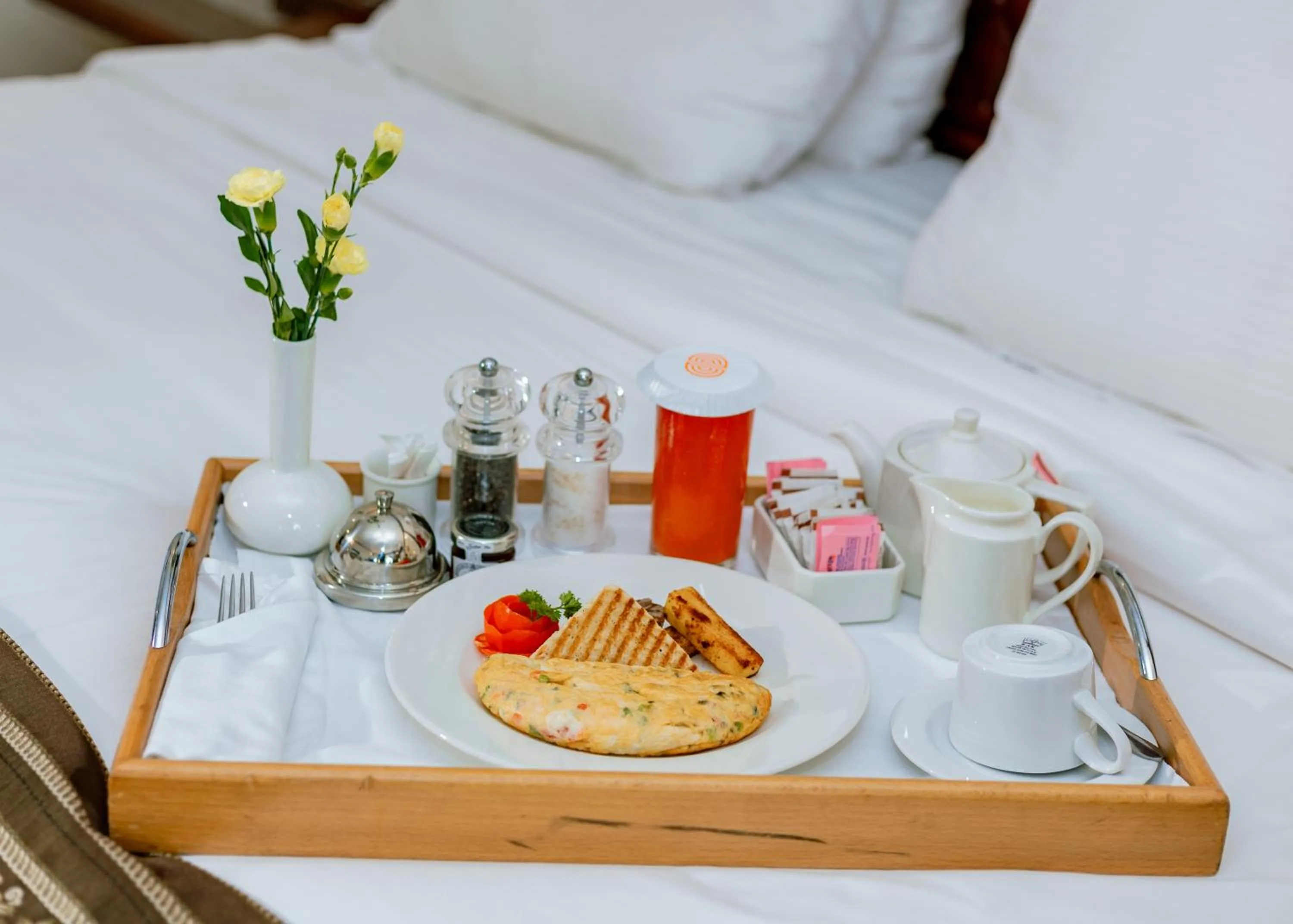 Breakfast, Bed in Dar es Salaam Serena Hotel