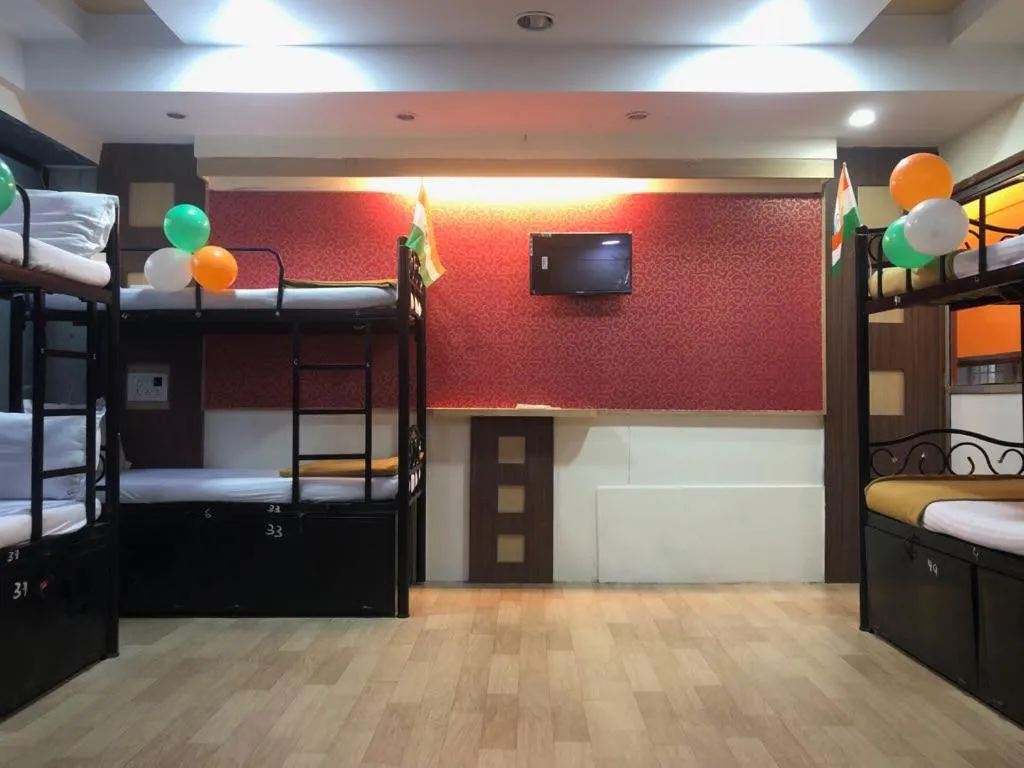 Bed in Bandra Dormitory Only for indian male