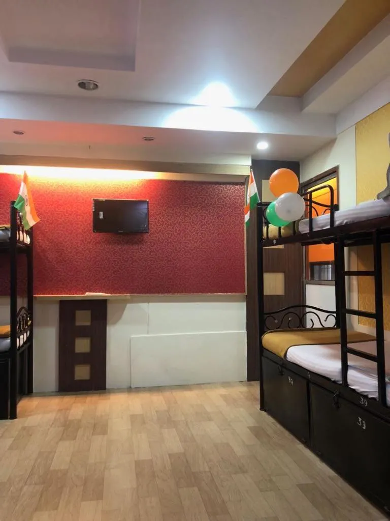 Bed in Bandra Dormitory Only for indian male