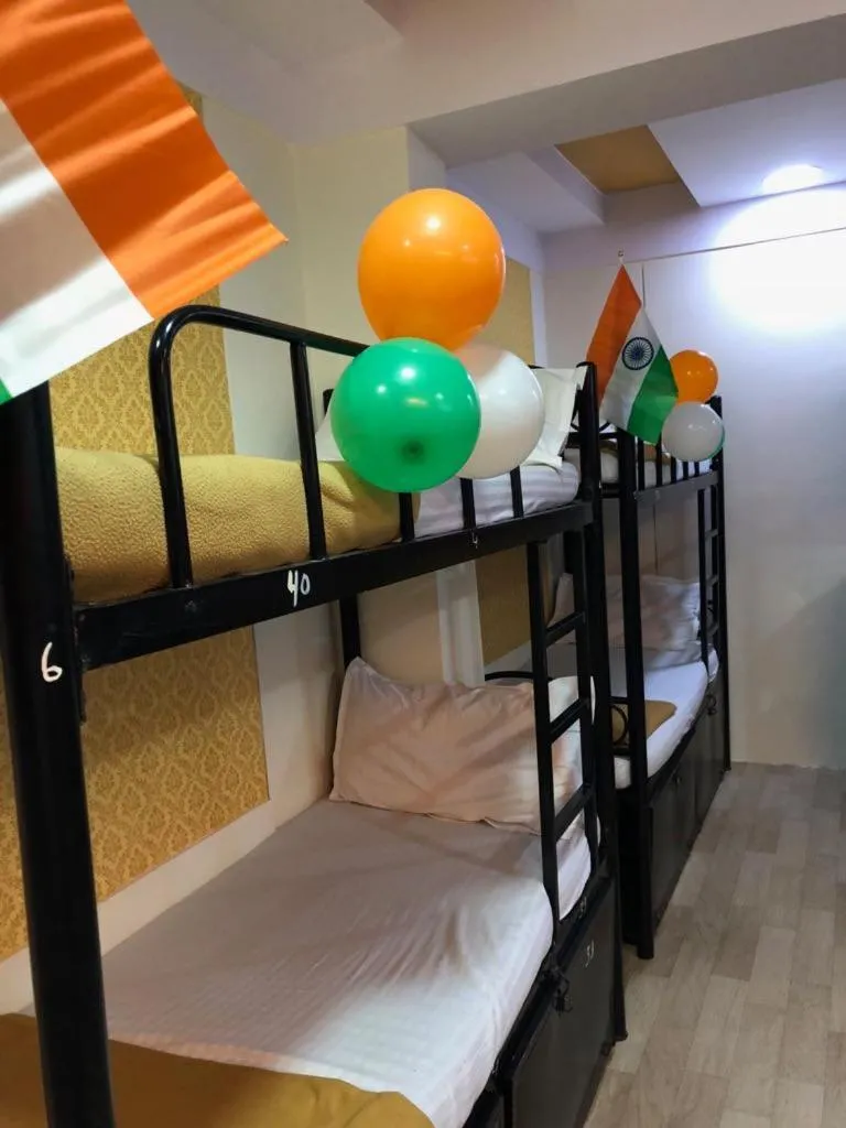 Bed in Bandra Dormitory Only for indian male